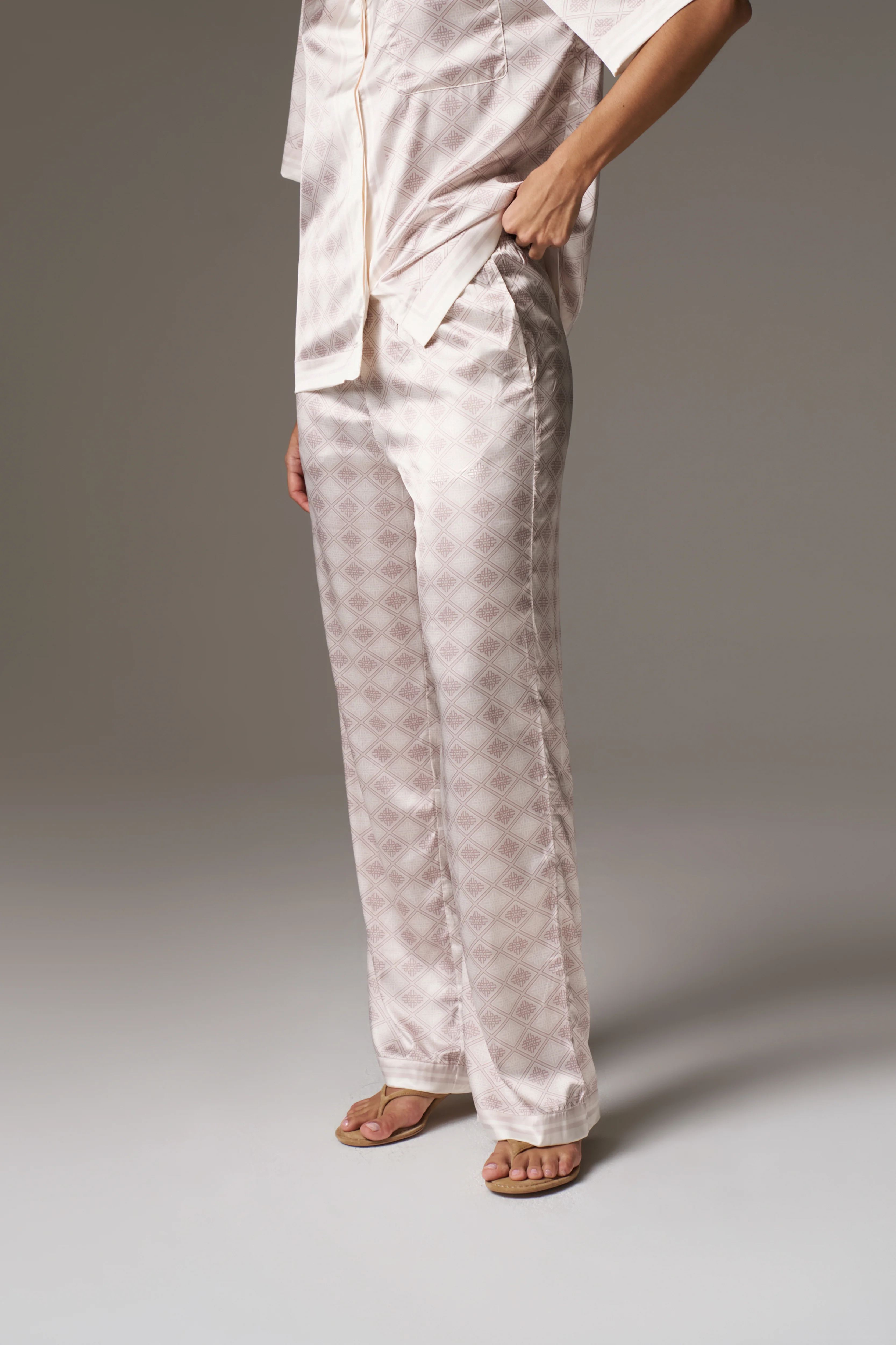 EMBLEM PRINT WIDE LEG TROUSERS - BEIGE
