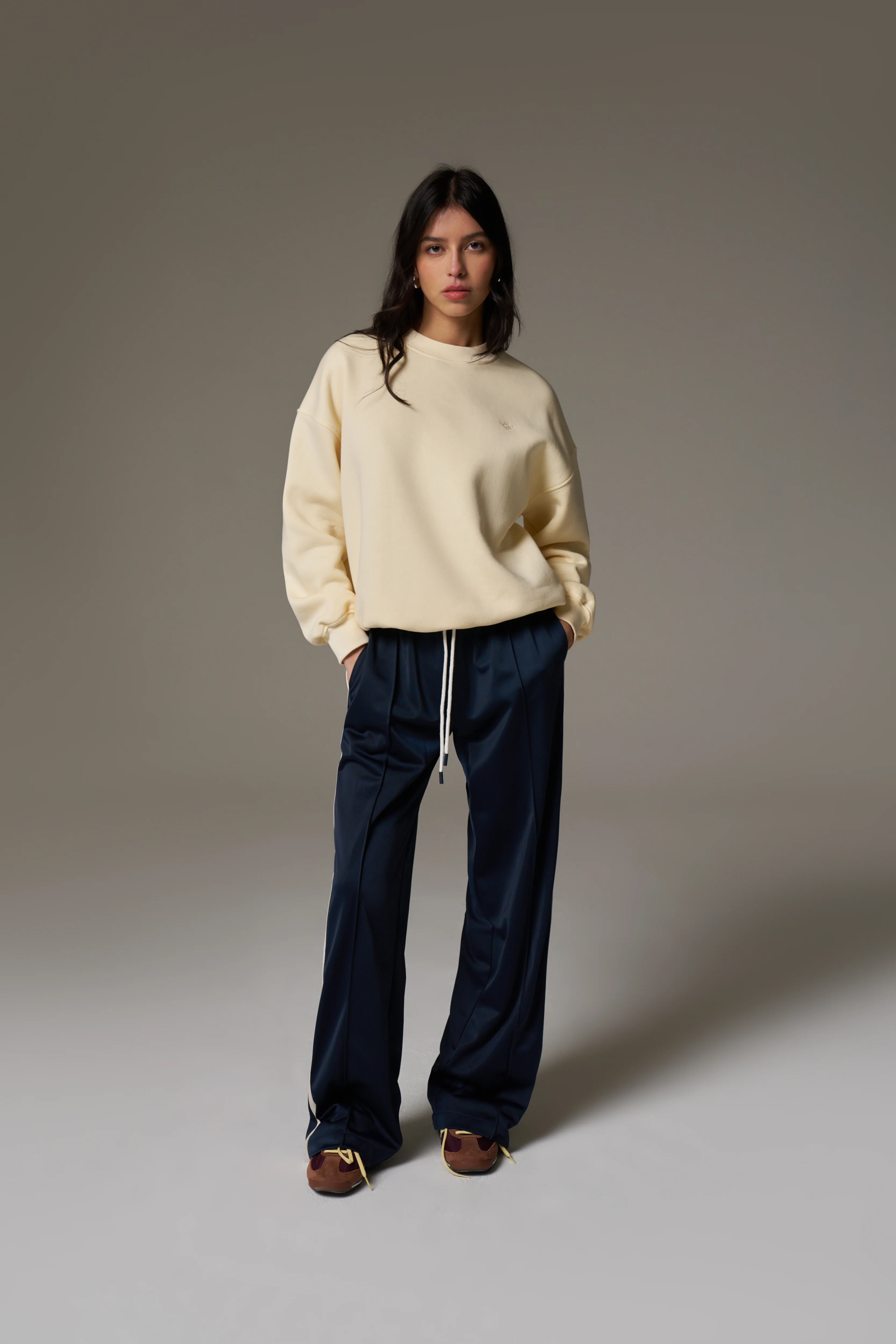 EMBLEM EMBROIDERED SWEATSHIRT - BUTTERMILK