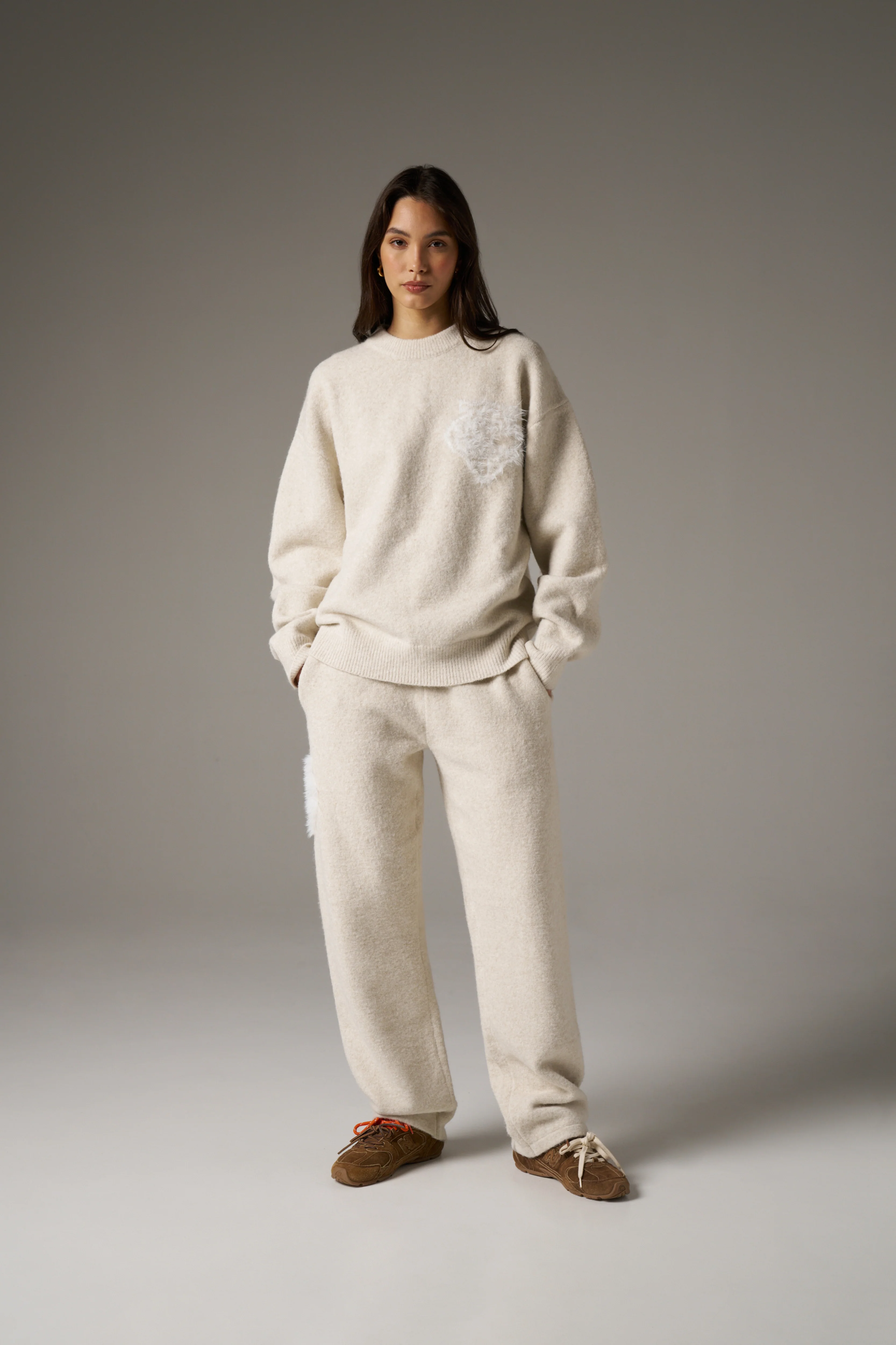 MONOGRAM EMBLEM FLUFFY KNIT CREW - BEIGE