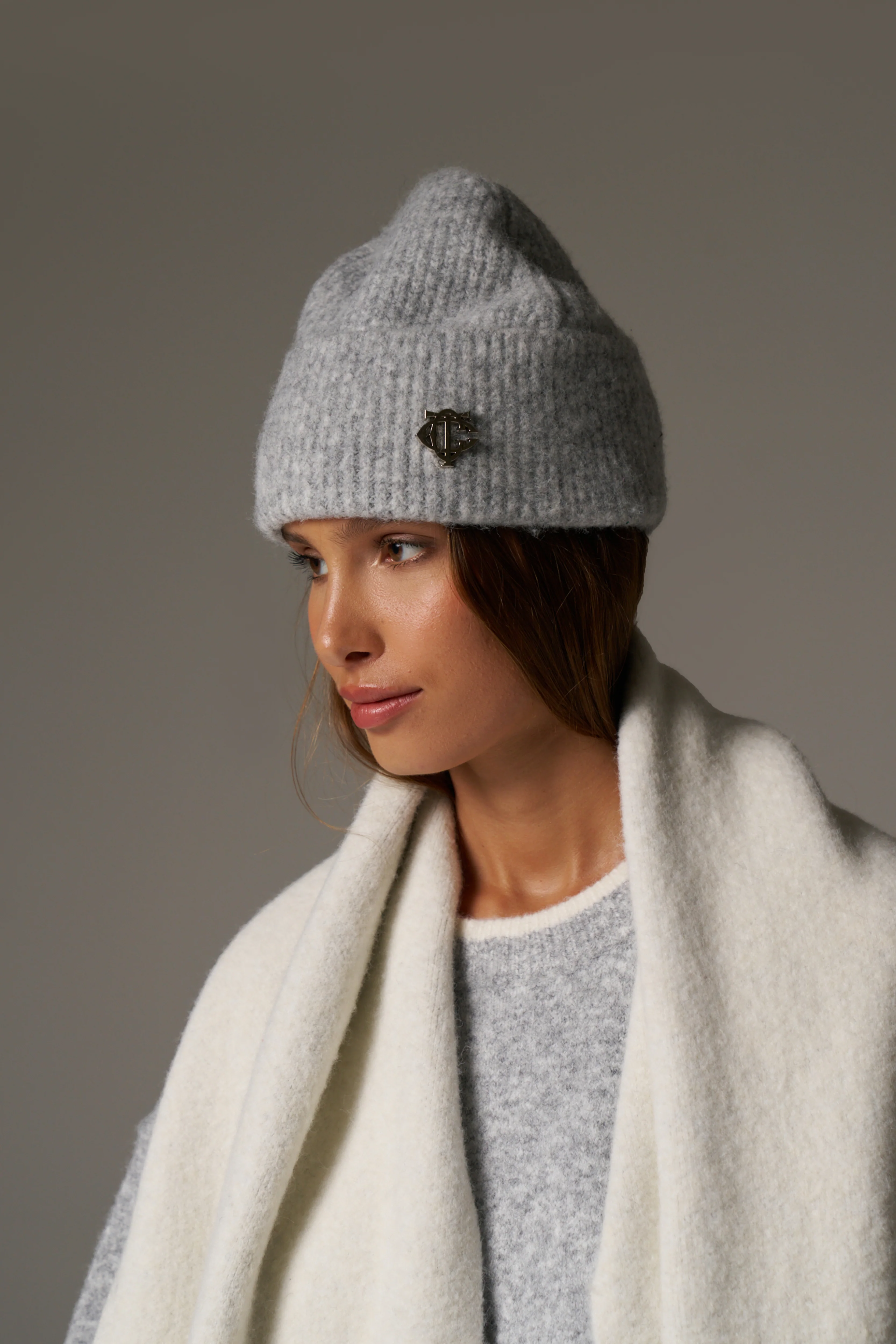 FLUFFY KNIT MONOGRAM PIN BADGE BEANIE - GREY