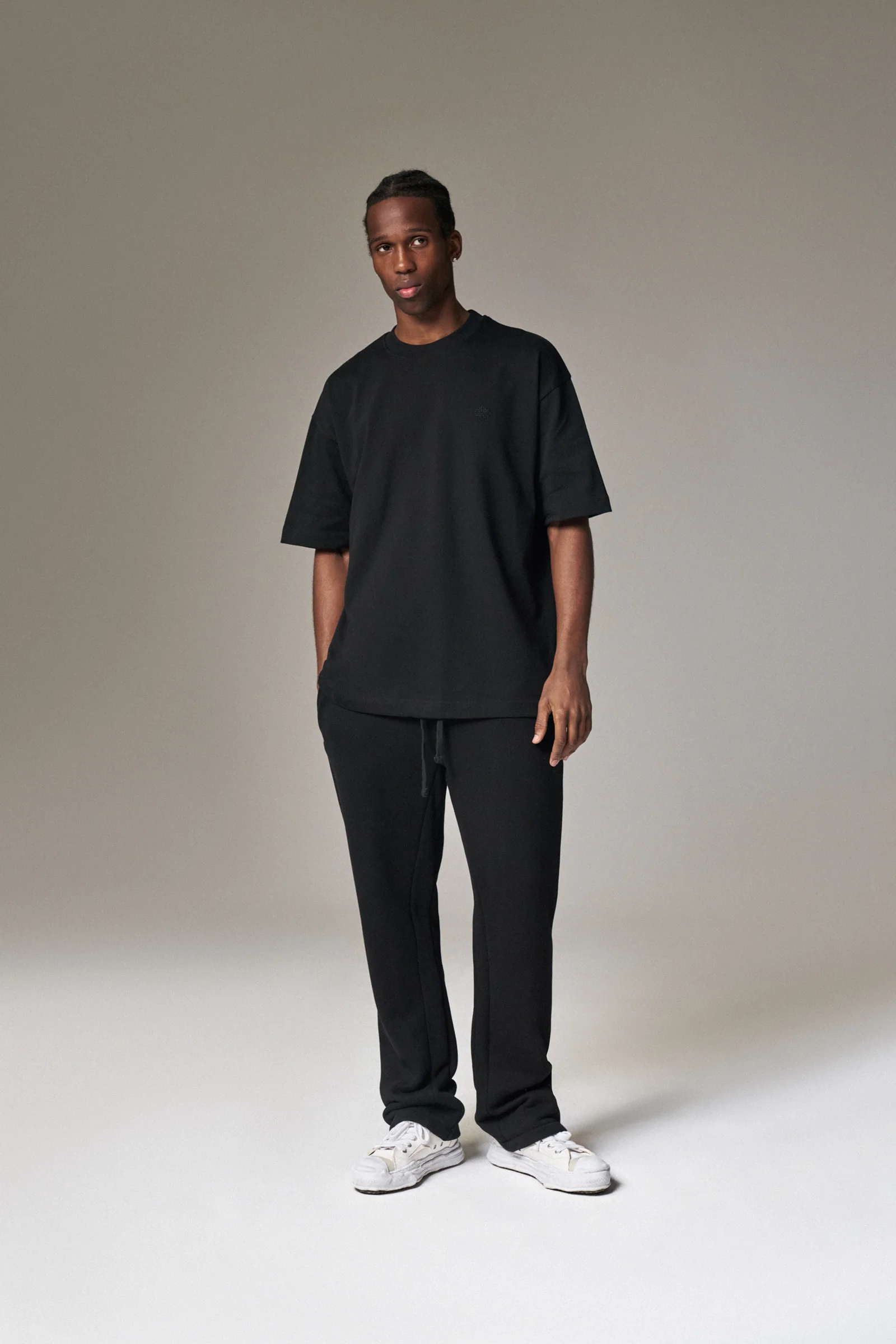 LAUNDERED CLASSICS T-SHIRT - BLACK