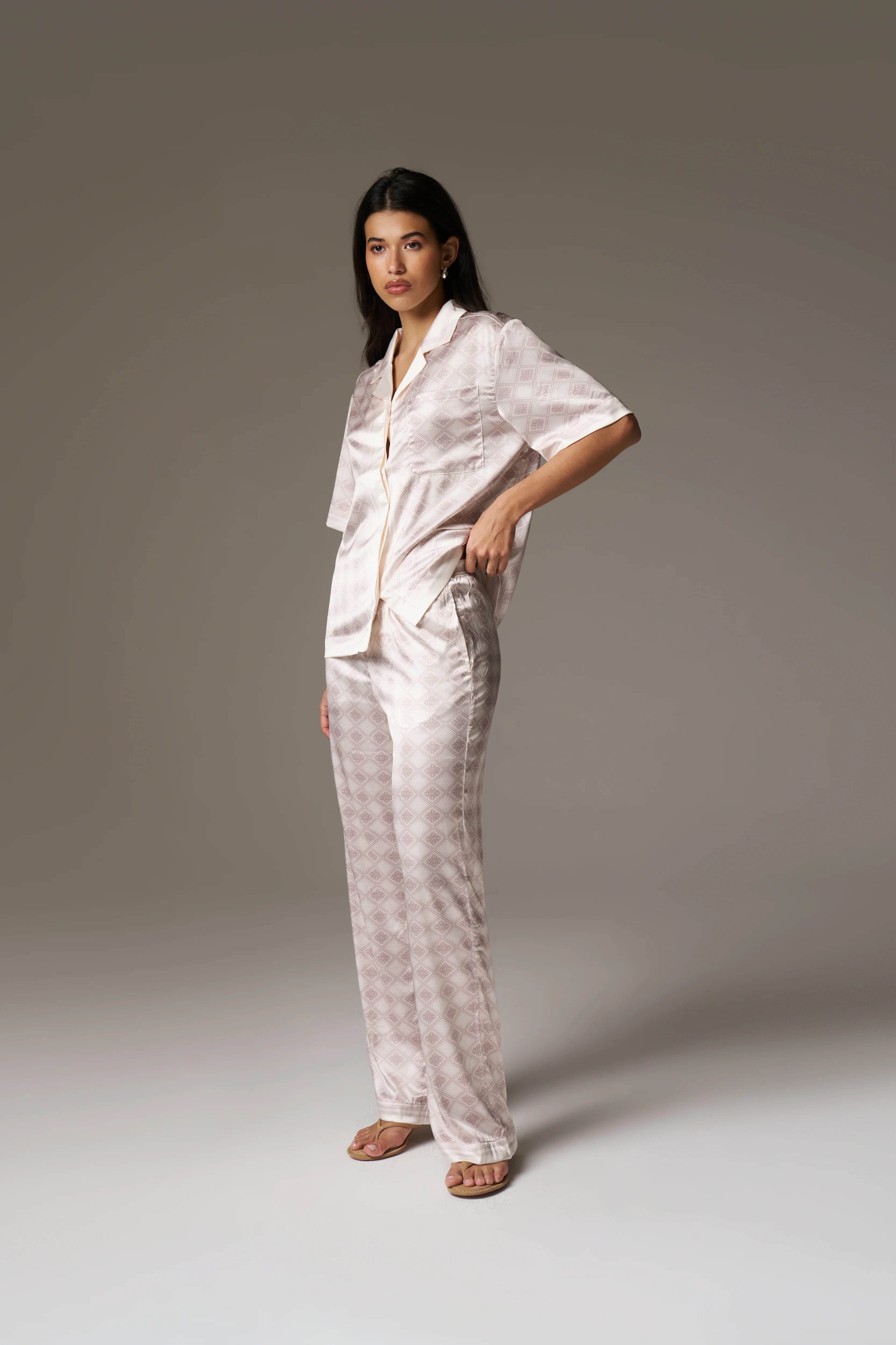EMBLEM PRINT WIDE LEG TROUSERS - BEIGE