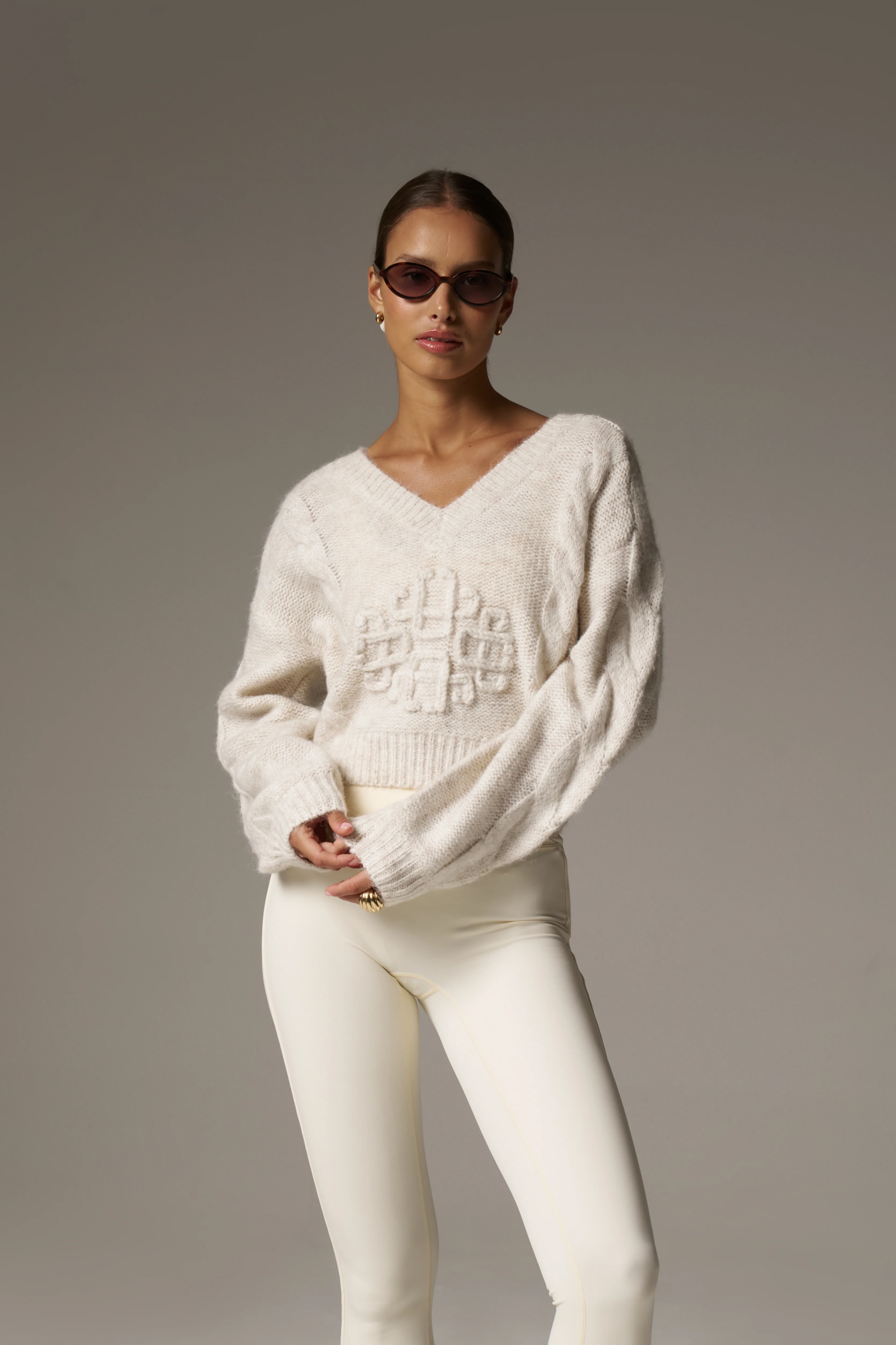 EMBLEM KNITTED V NECK JUMPER - BEIGE