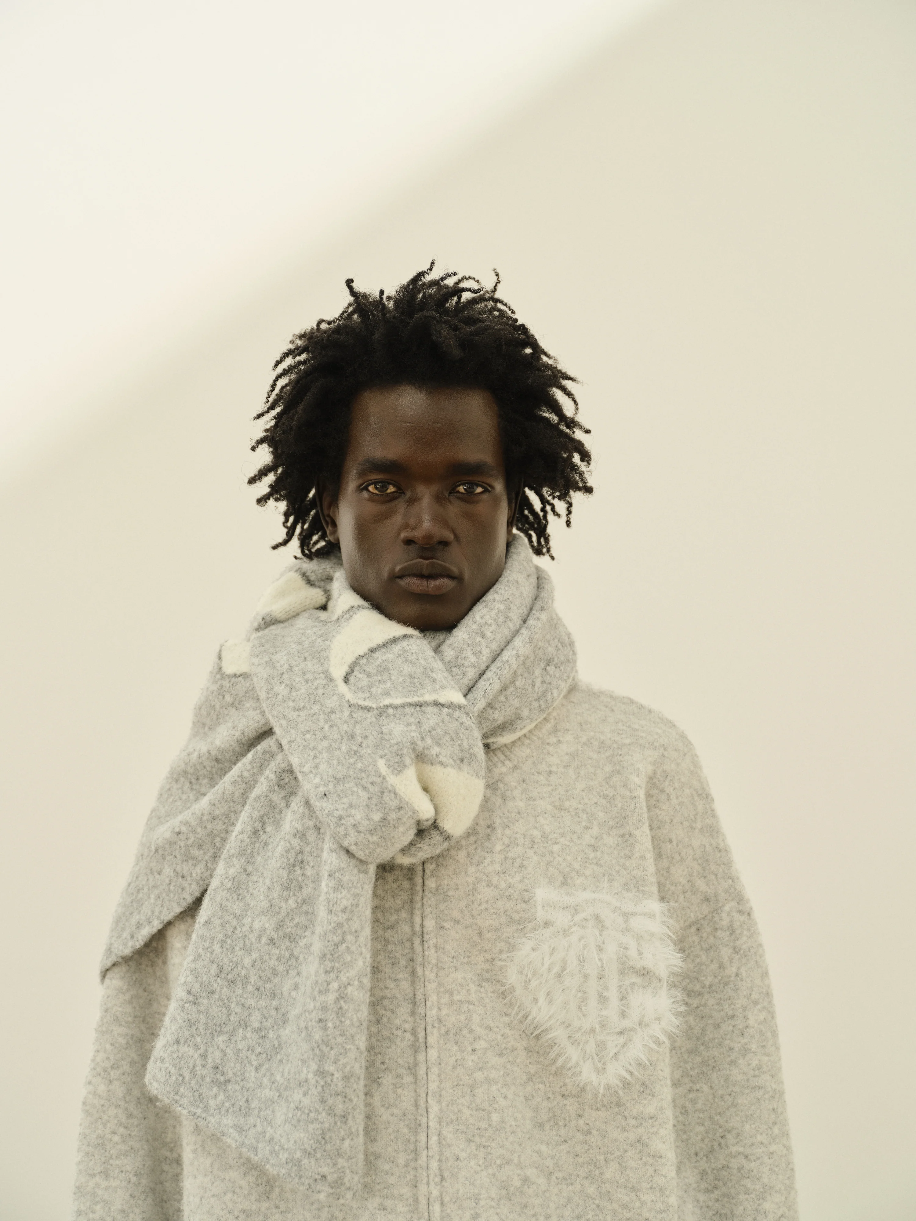 COPYRIGHT KNIT SCARF - GREY MARL