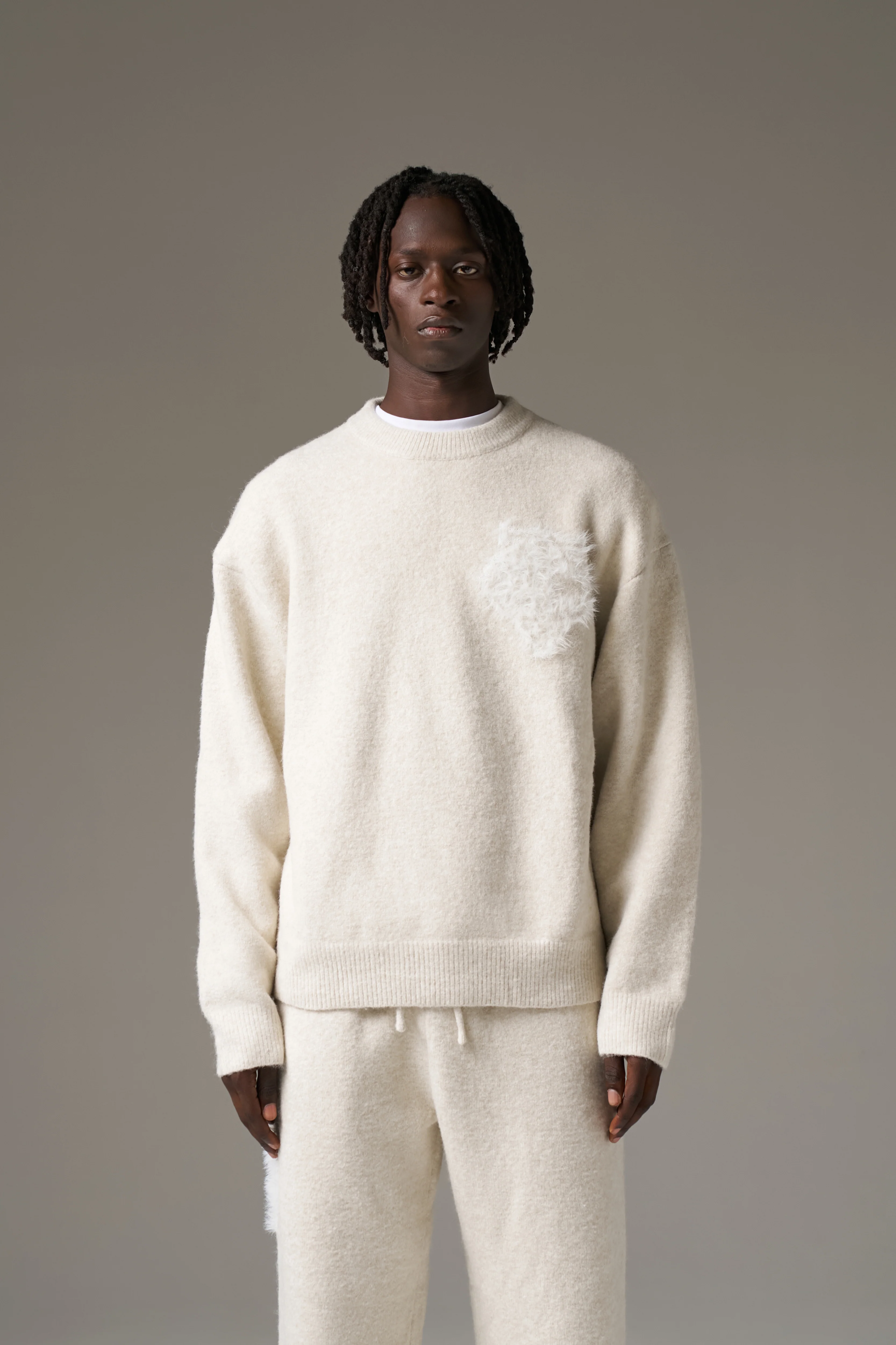 MONOGRAM EMBLEM FLUFFY KNIT CREW - BEIGE