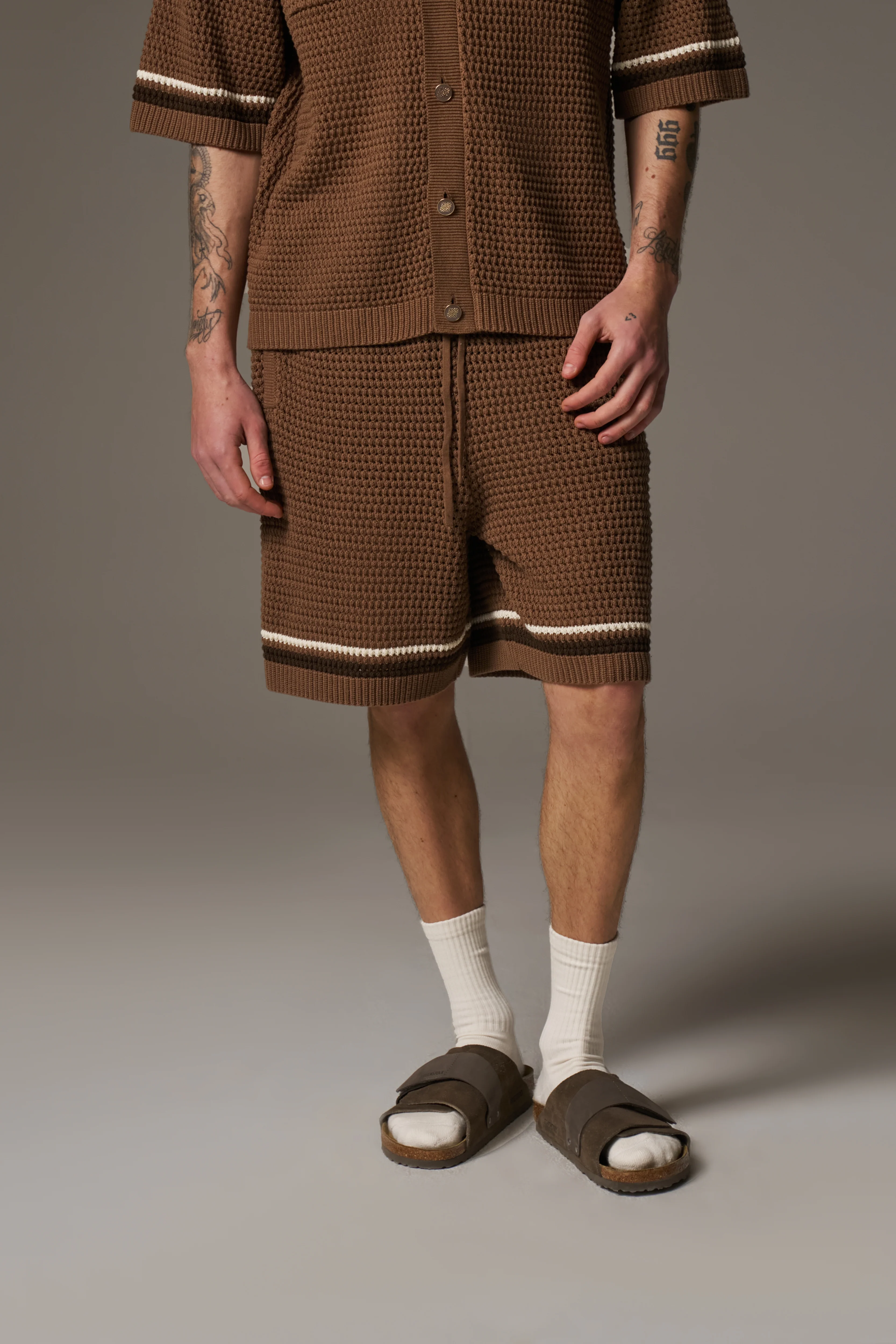 CROCHET KNITTED STRIPE SHORTS - BROWN