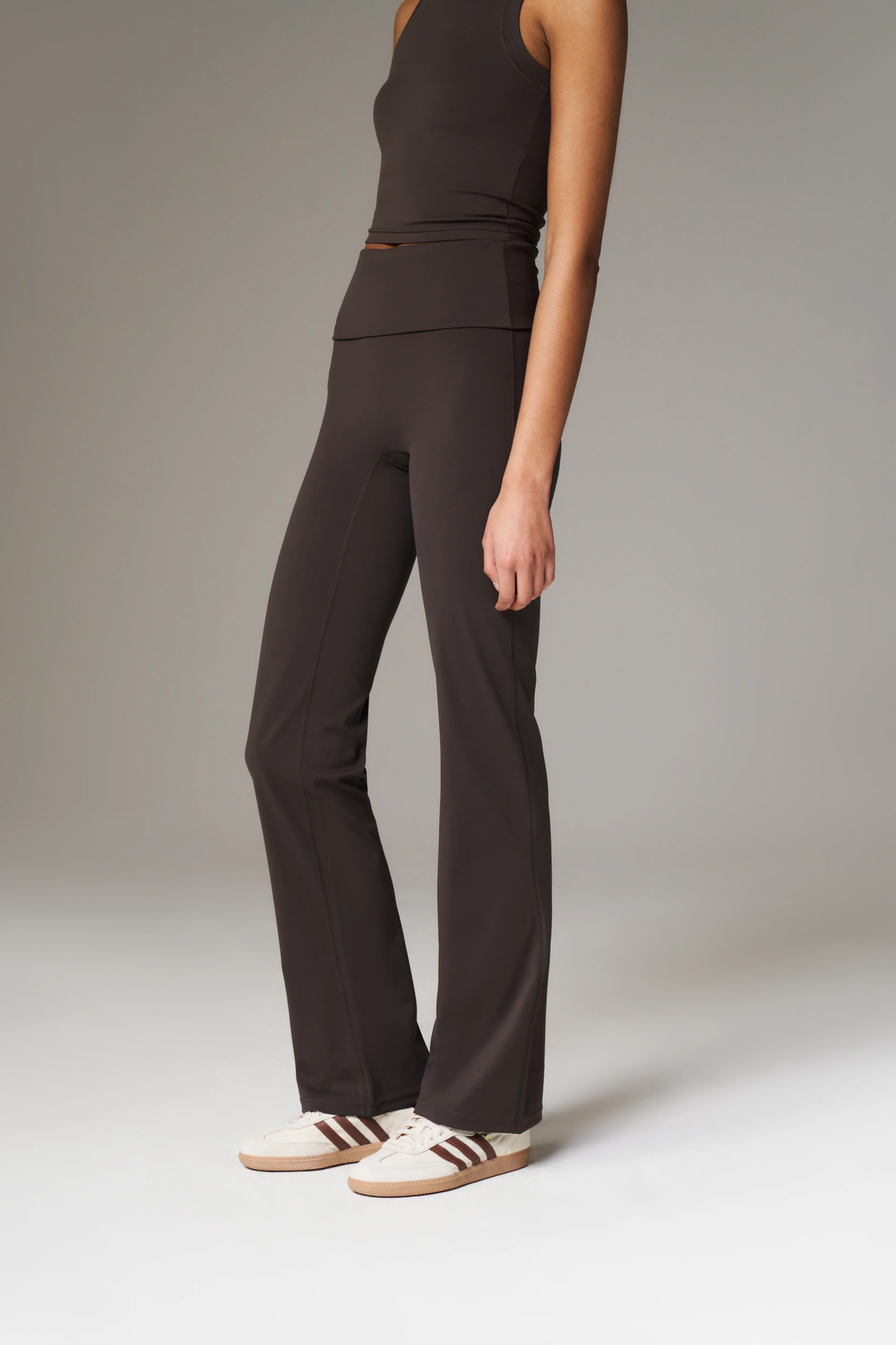 SCULPTING STRETCH FOLDOVER WAISTBAND YOGA PANTS - CHOCOLATE