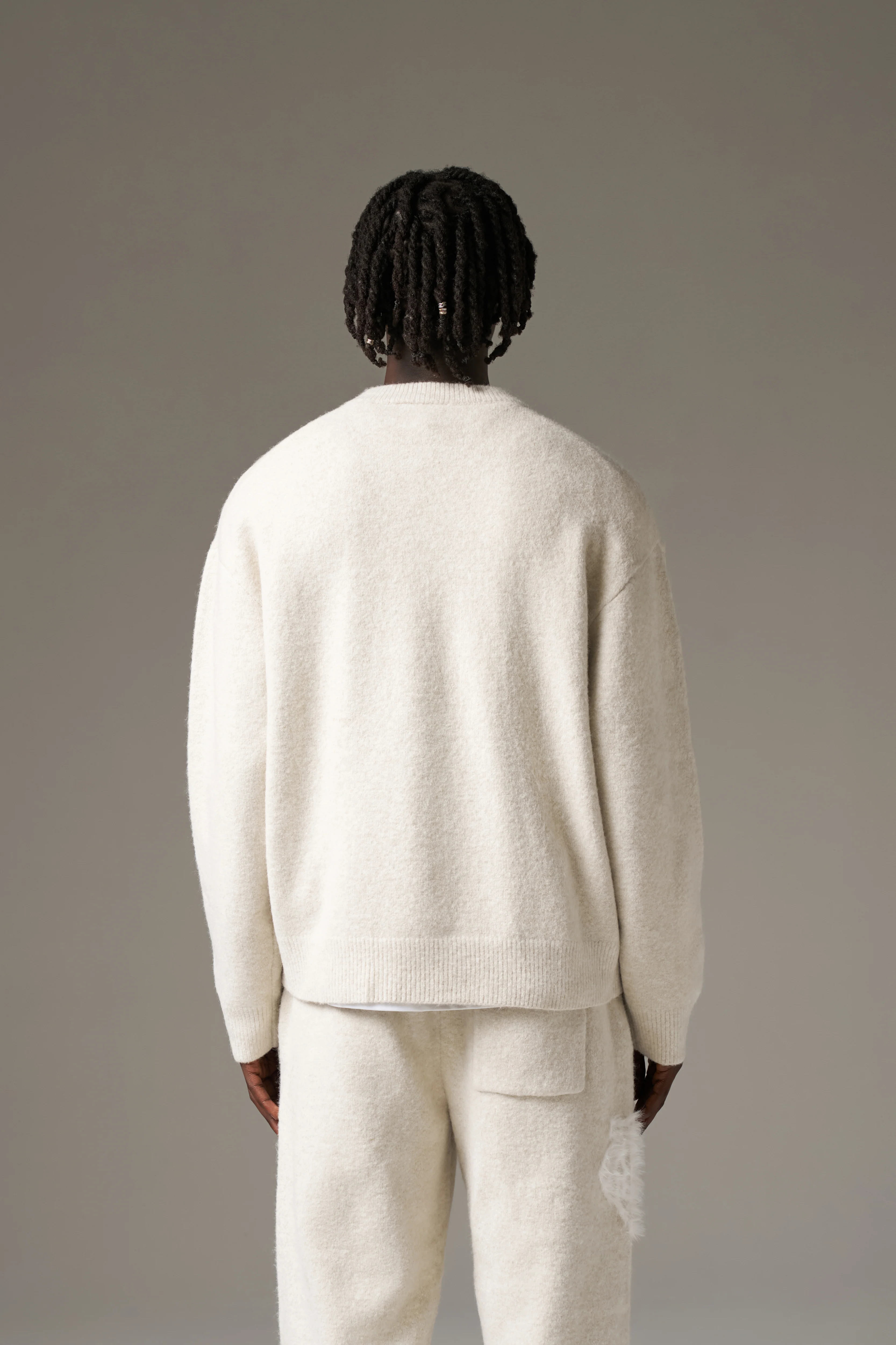 MONOGRAM EMBLEM FLUFFY KNIT CREW - BEIGE