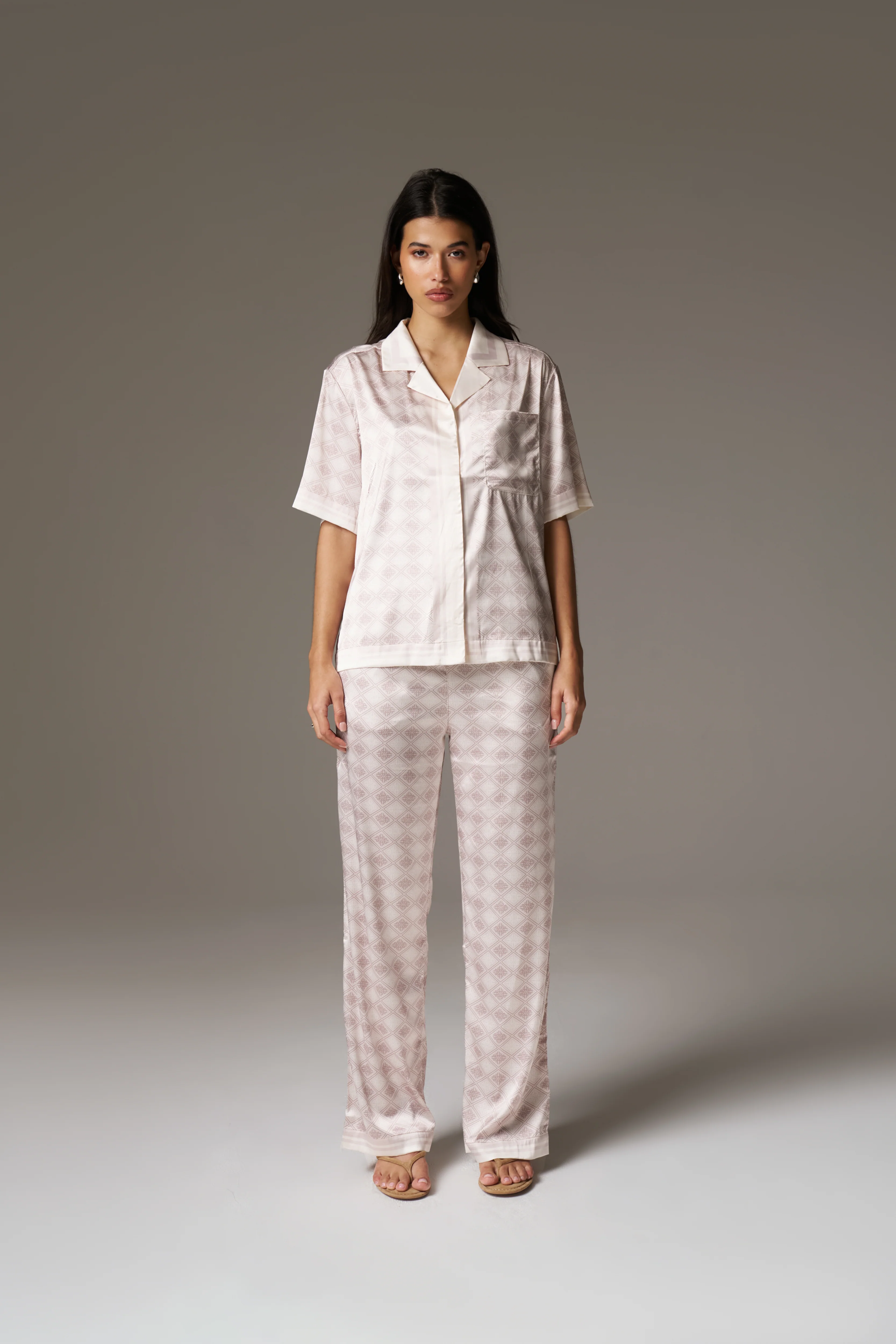 EMBLEM PRINT SHIRT - BEIGE