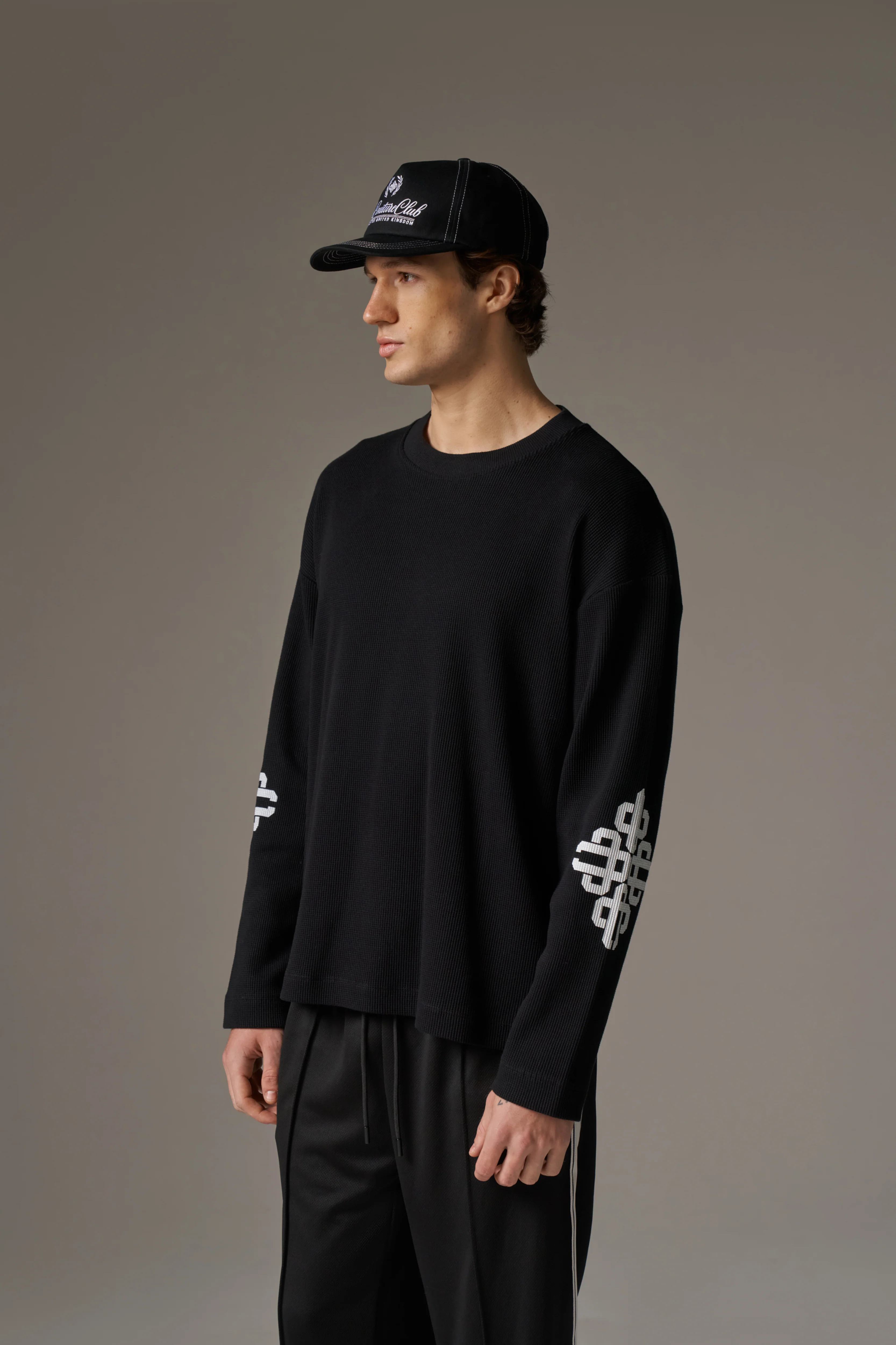 EMBLEM WAFFLE LONG SLEEVE T-SHIRT - BLACK