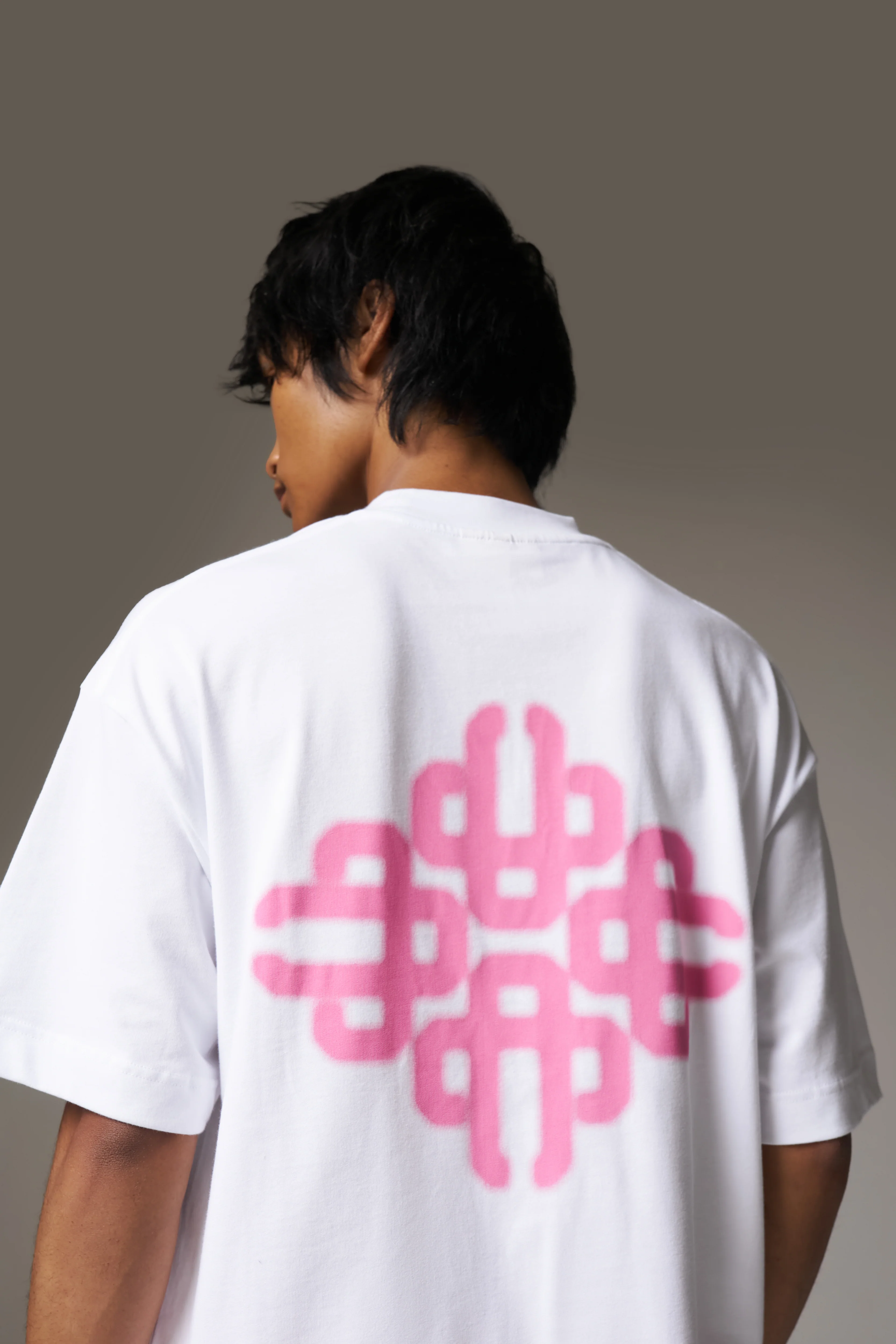 BLURRED GRAPHIC EMBLEM T-SHIRT - PINK