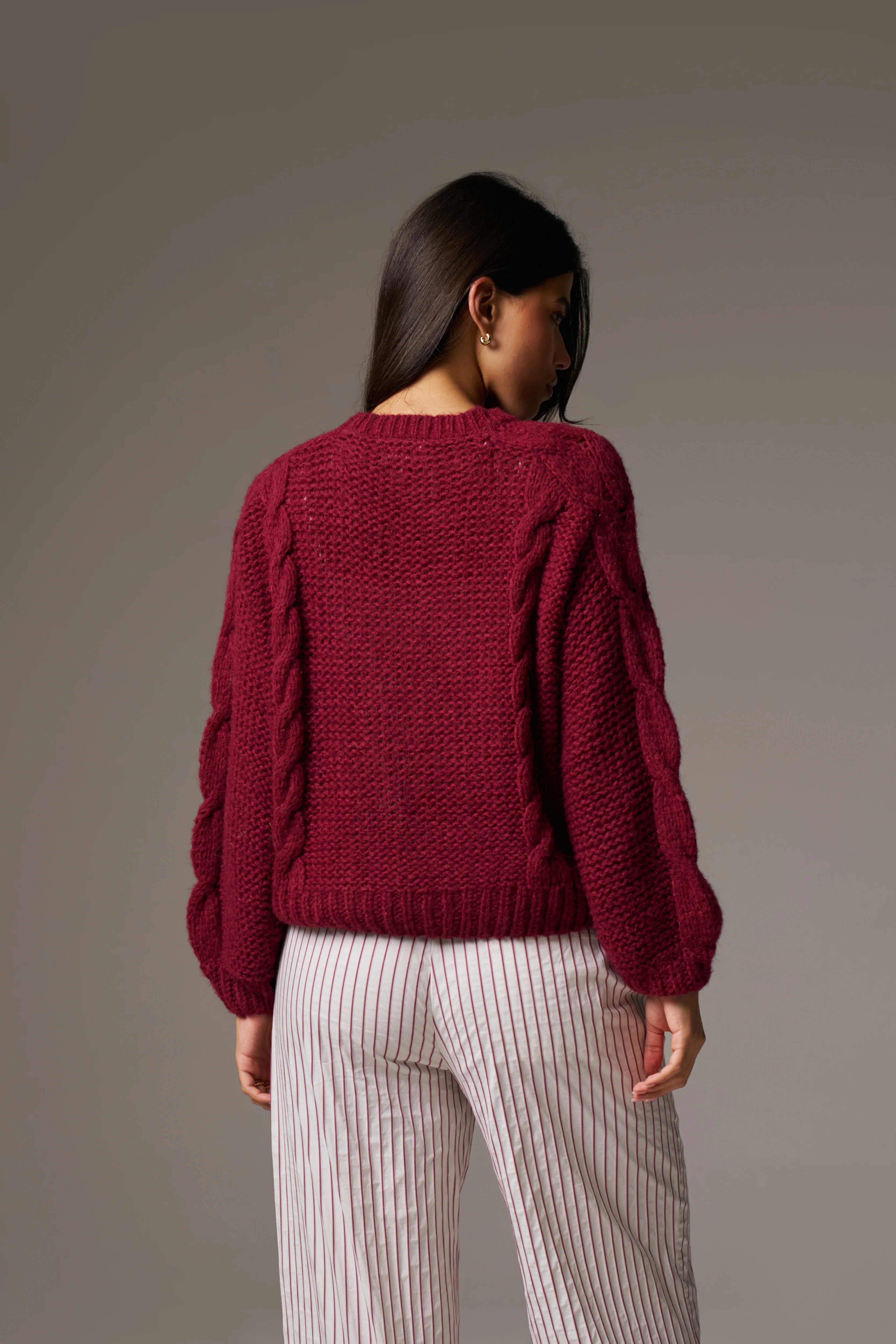 EMBLEM PLAITED OVERSIZED KNIT JUMPER - BURGUNDY