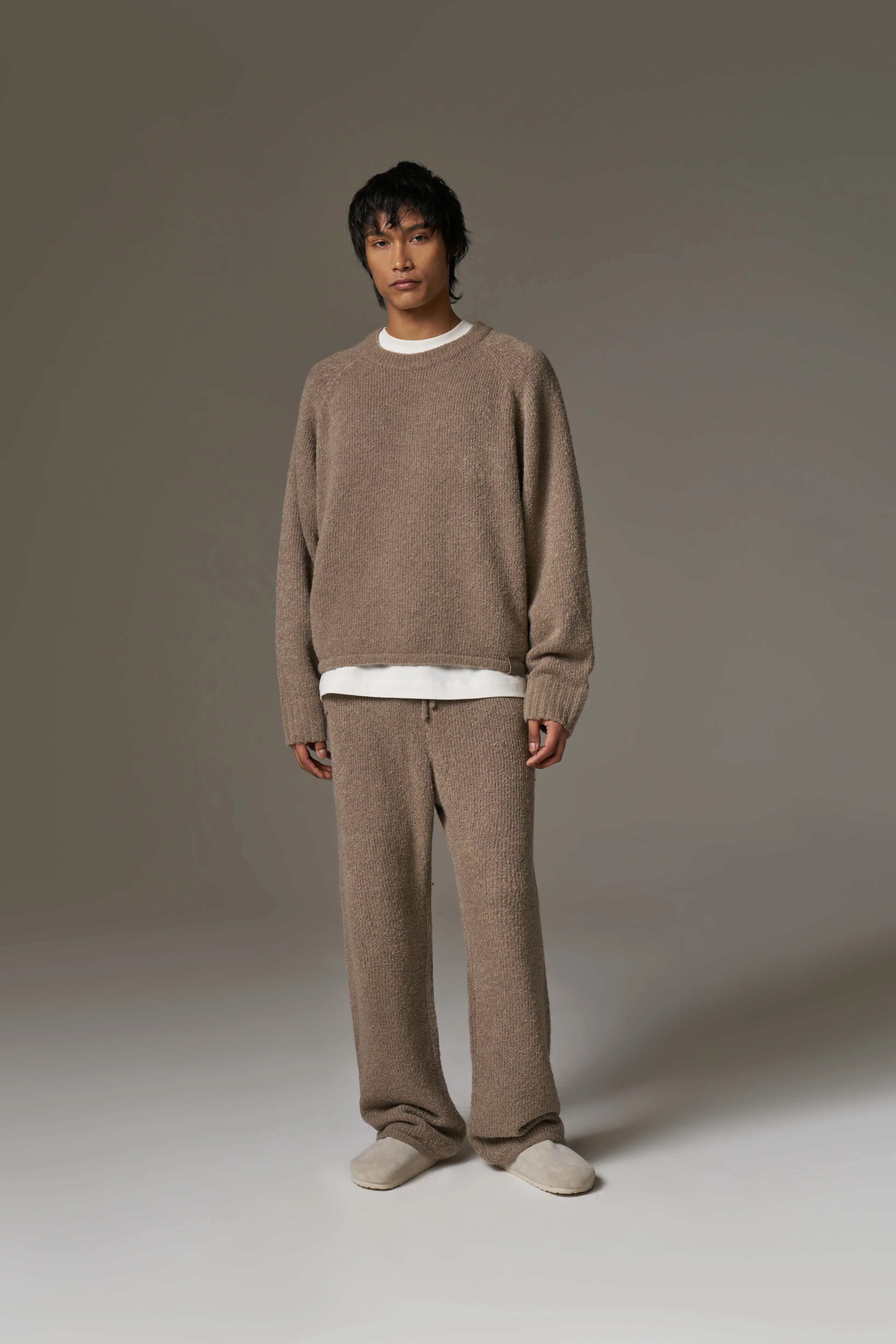 BOUCLE KNIT RAGLAN CREW - BROWN