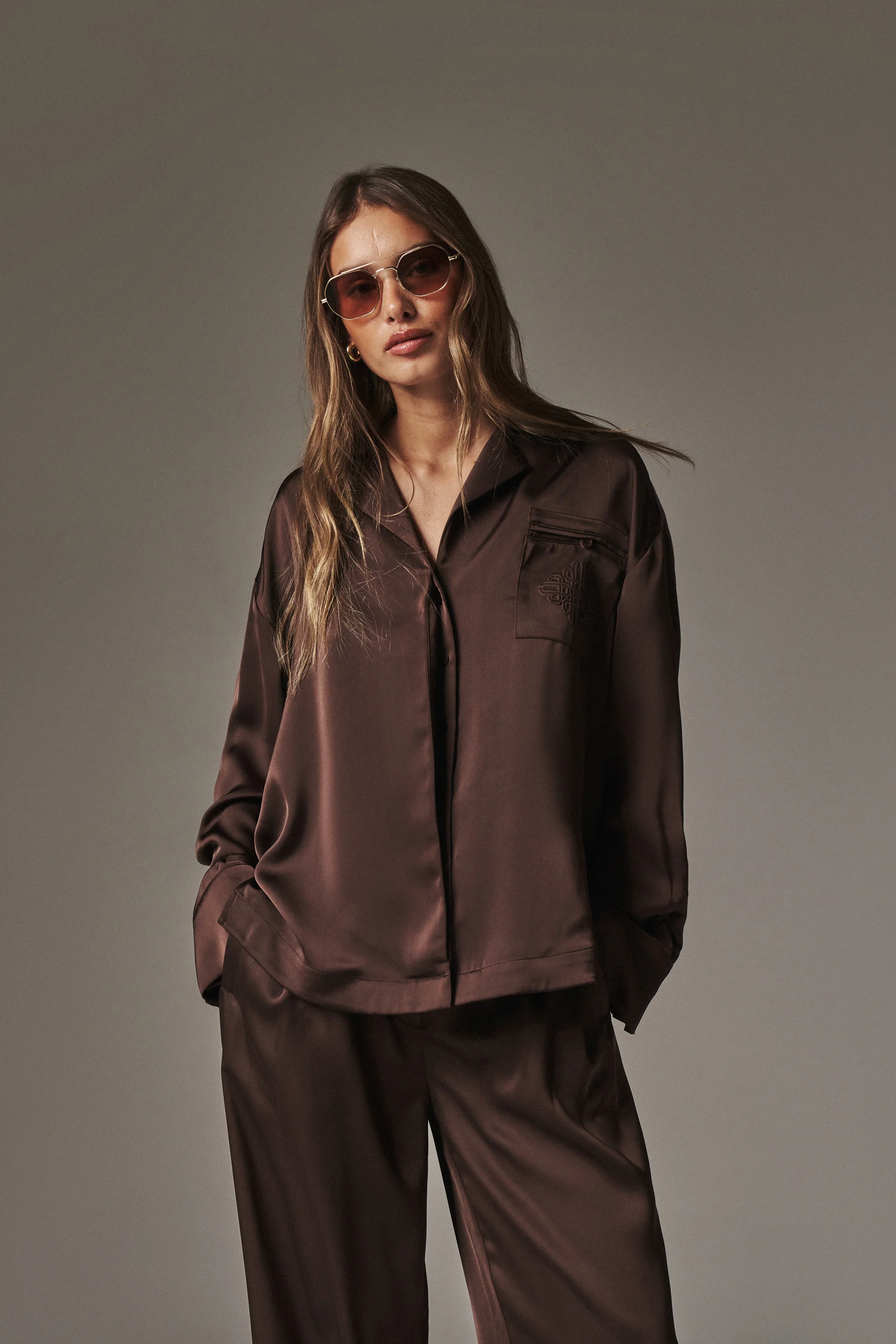 SATIN TAILORED RELAXED SHIRT - DEEP CHOCOLATE