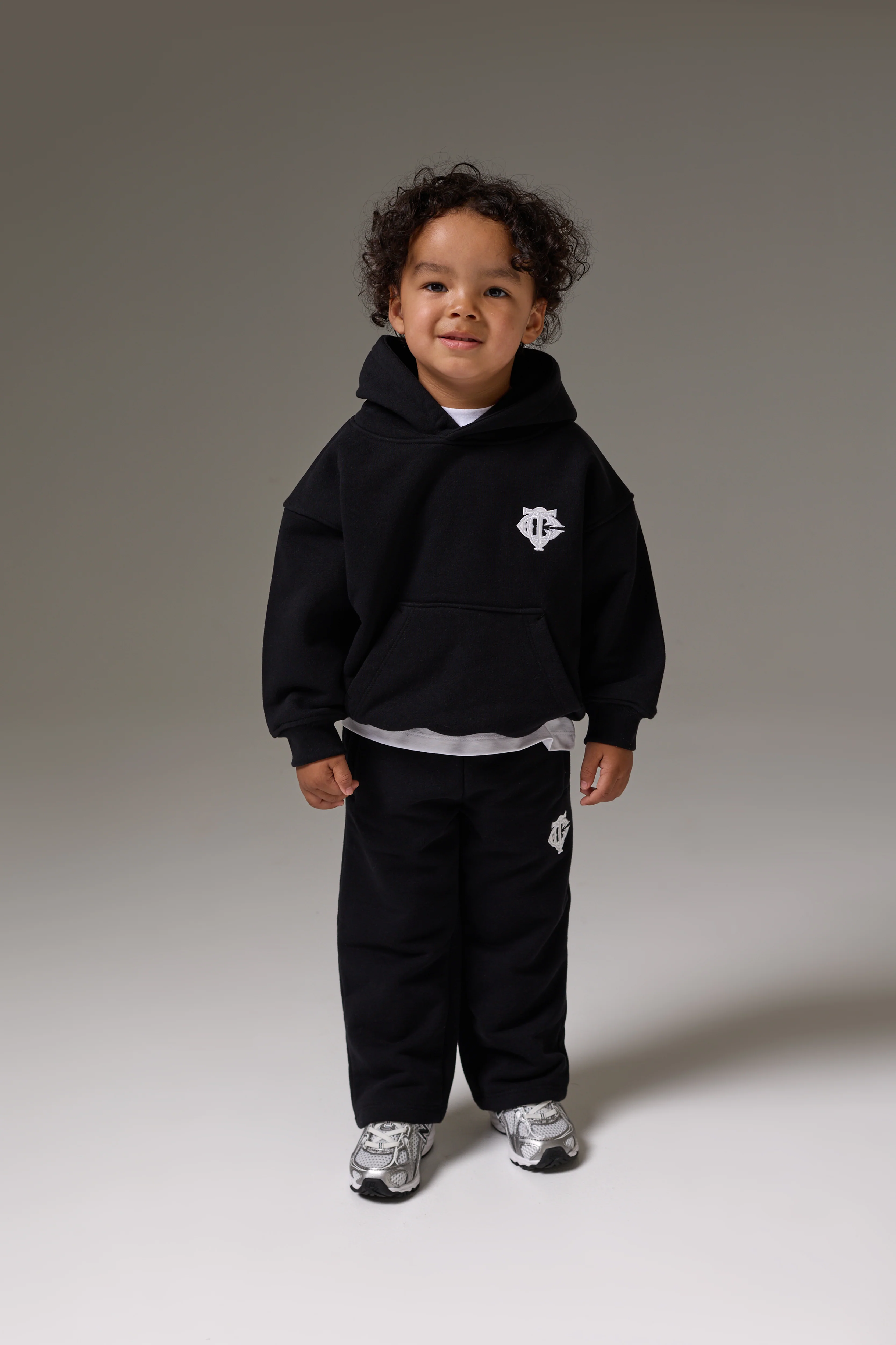 KIDS MONOGRAM EMBLEM APPLIQUE JOGGERS - BLACK