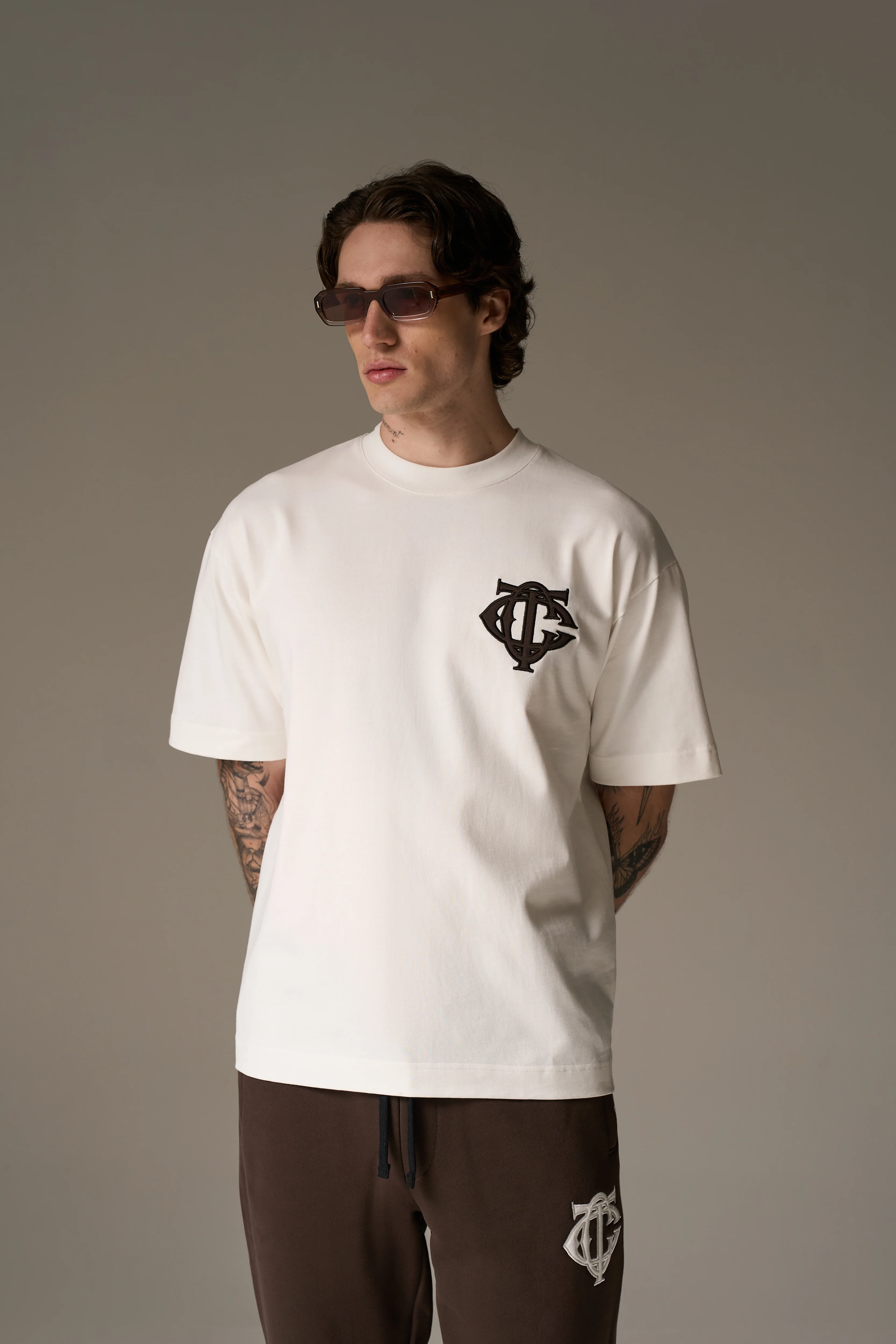 MONOGRAM EMBLEM T-SHIRT - OFF WHITE