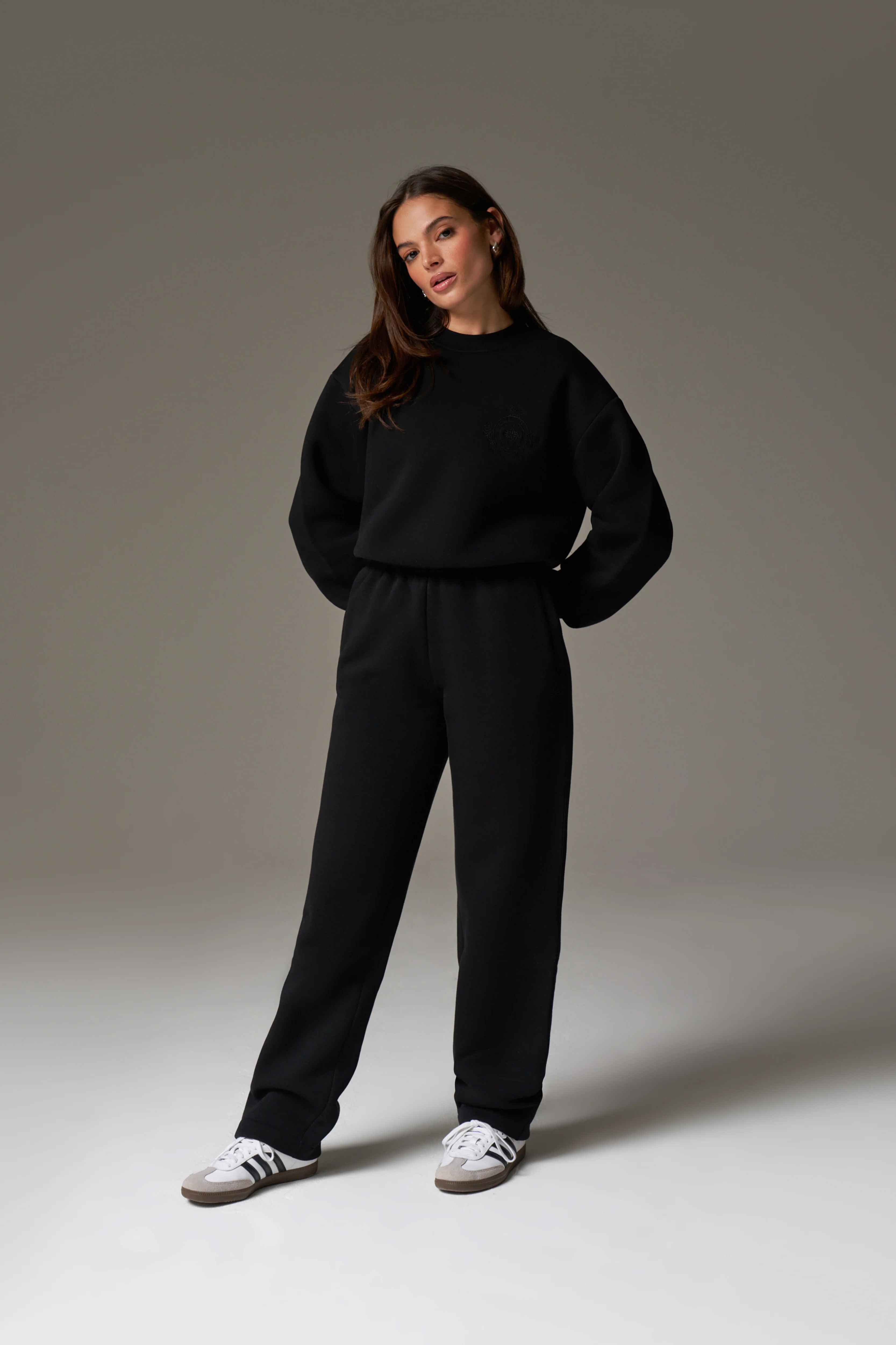 EMBROIDERED CREST RELAXED JOGGERS - BLACK