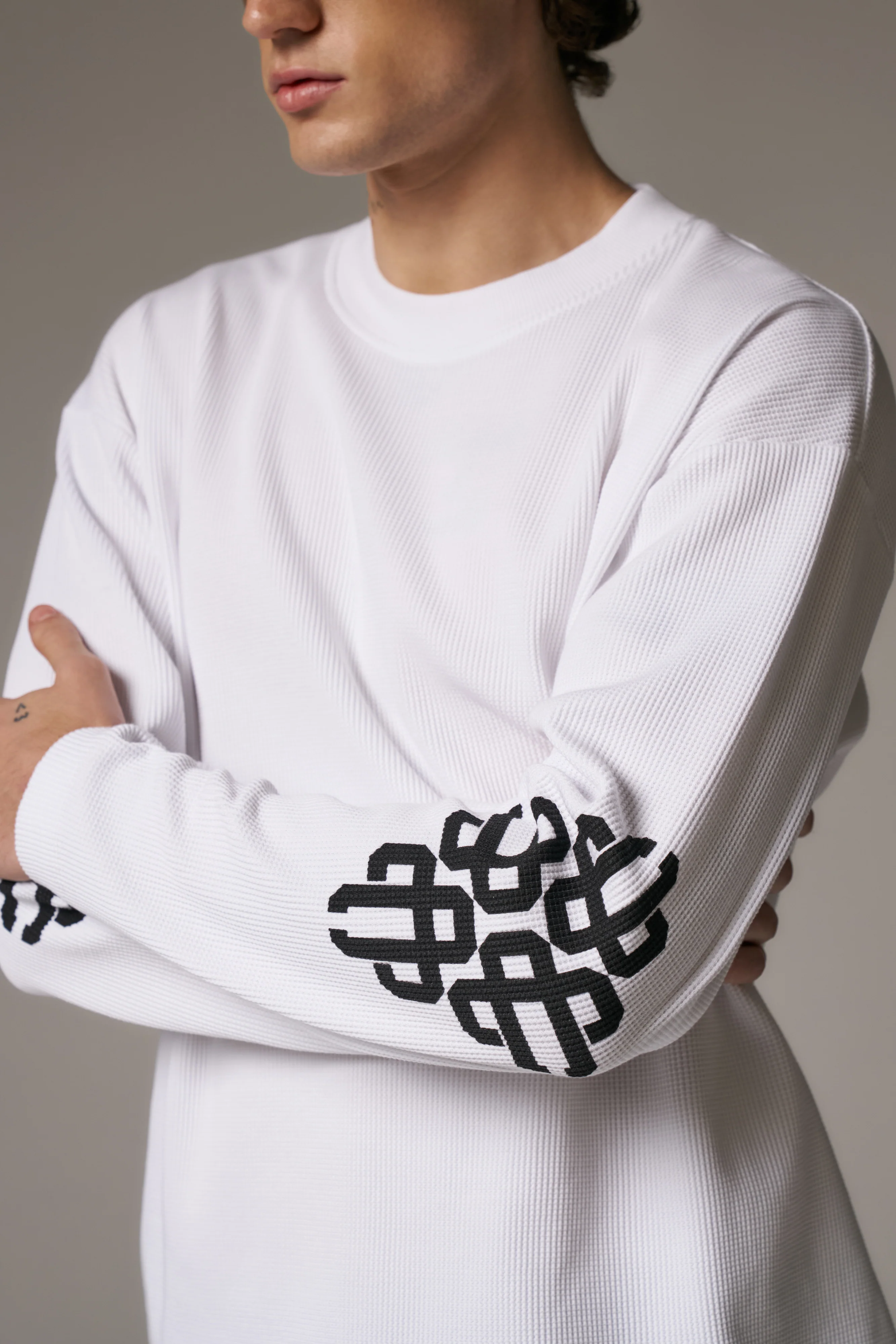 EMBLEM WAFFLE LONG SLEEVE T-SHIRT - WHITE