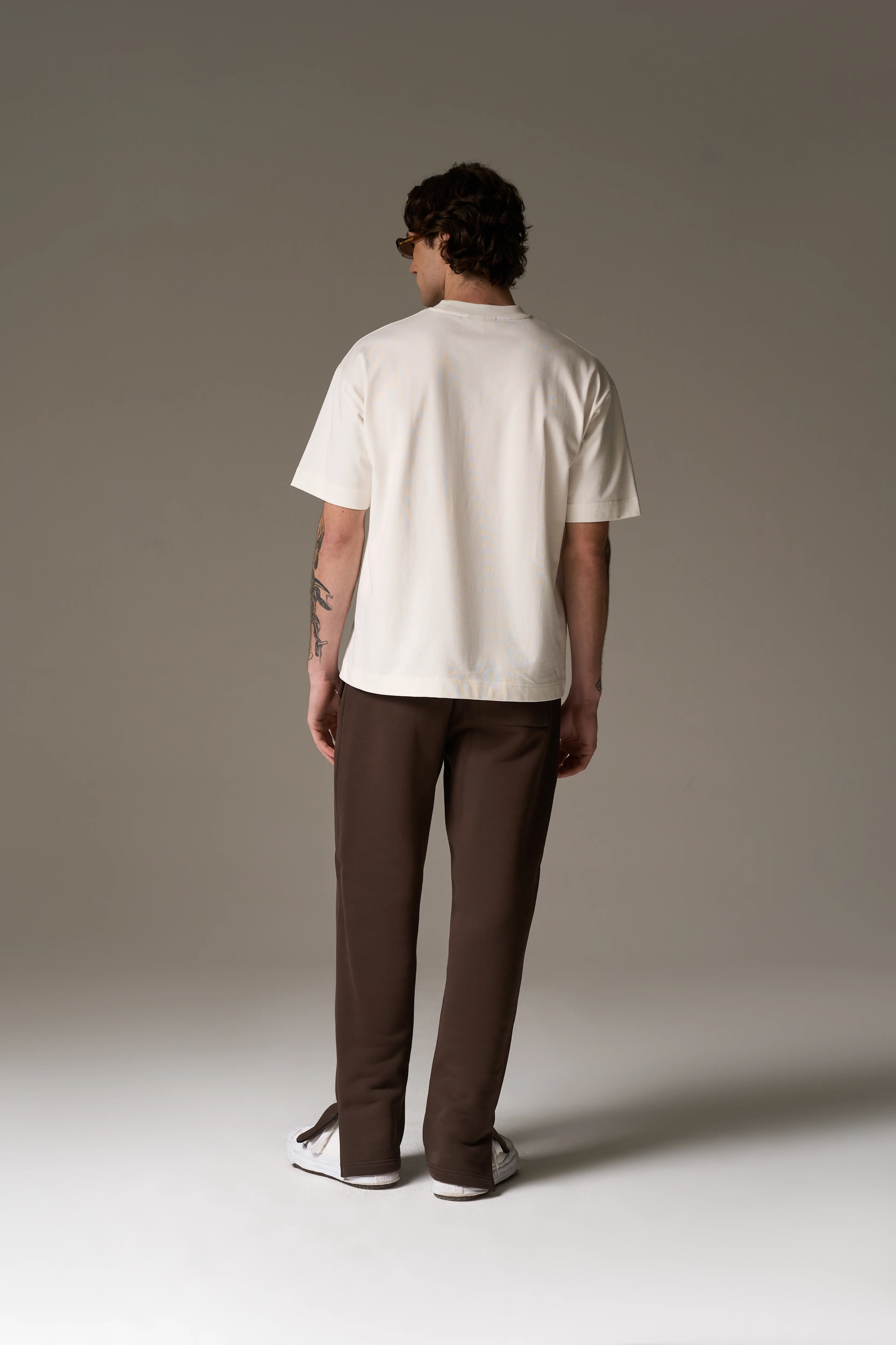 MONOGRAM EMBLEM T-SHIRT - OFF WHITE