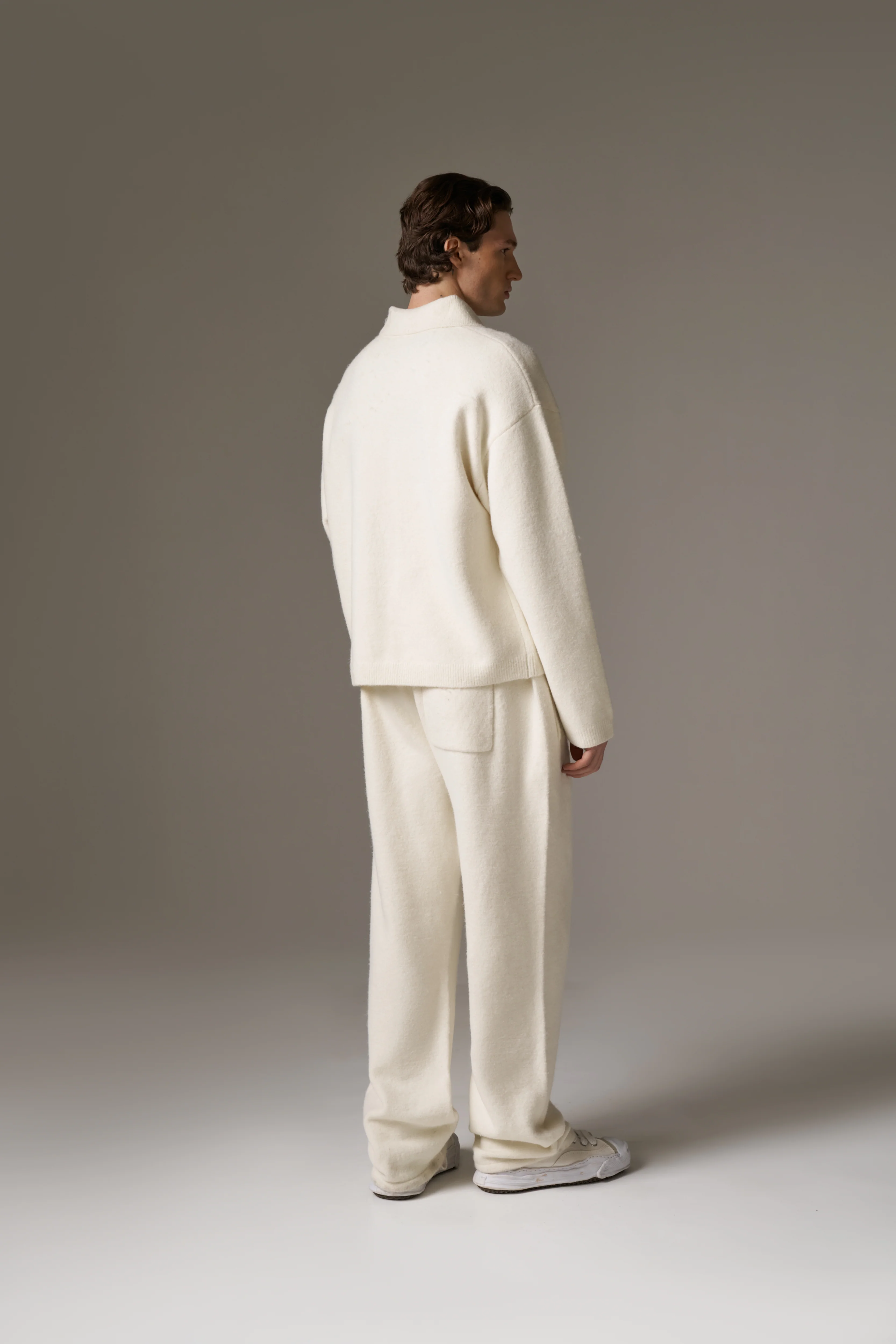 MONOGRAM EMBLEM KNITTED JOGGERS - OFF WHITE