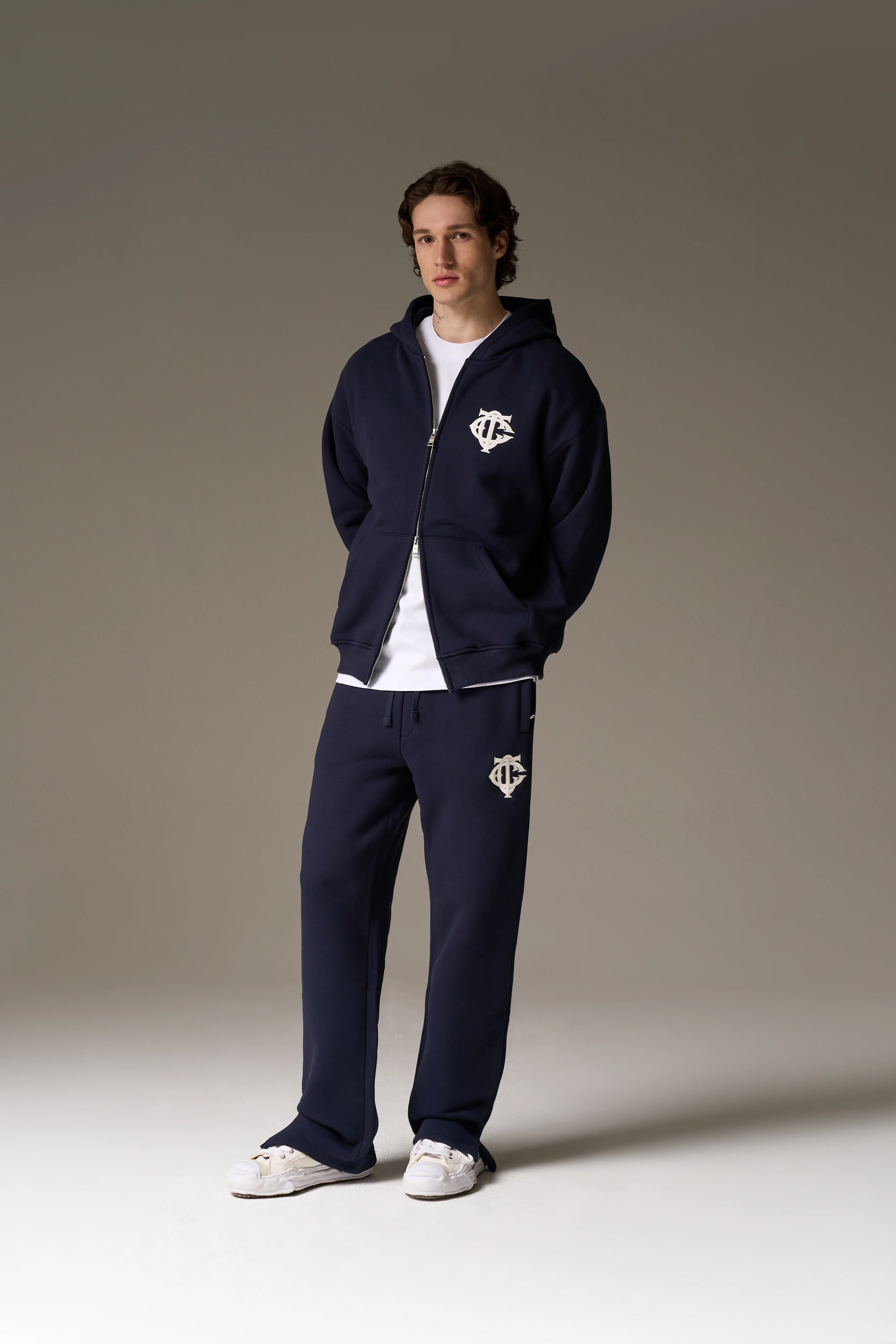 HEAVYWEIGHT MONOGRAM EMBLEM JOGGERS - NAVY