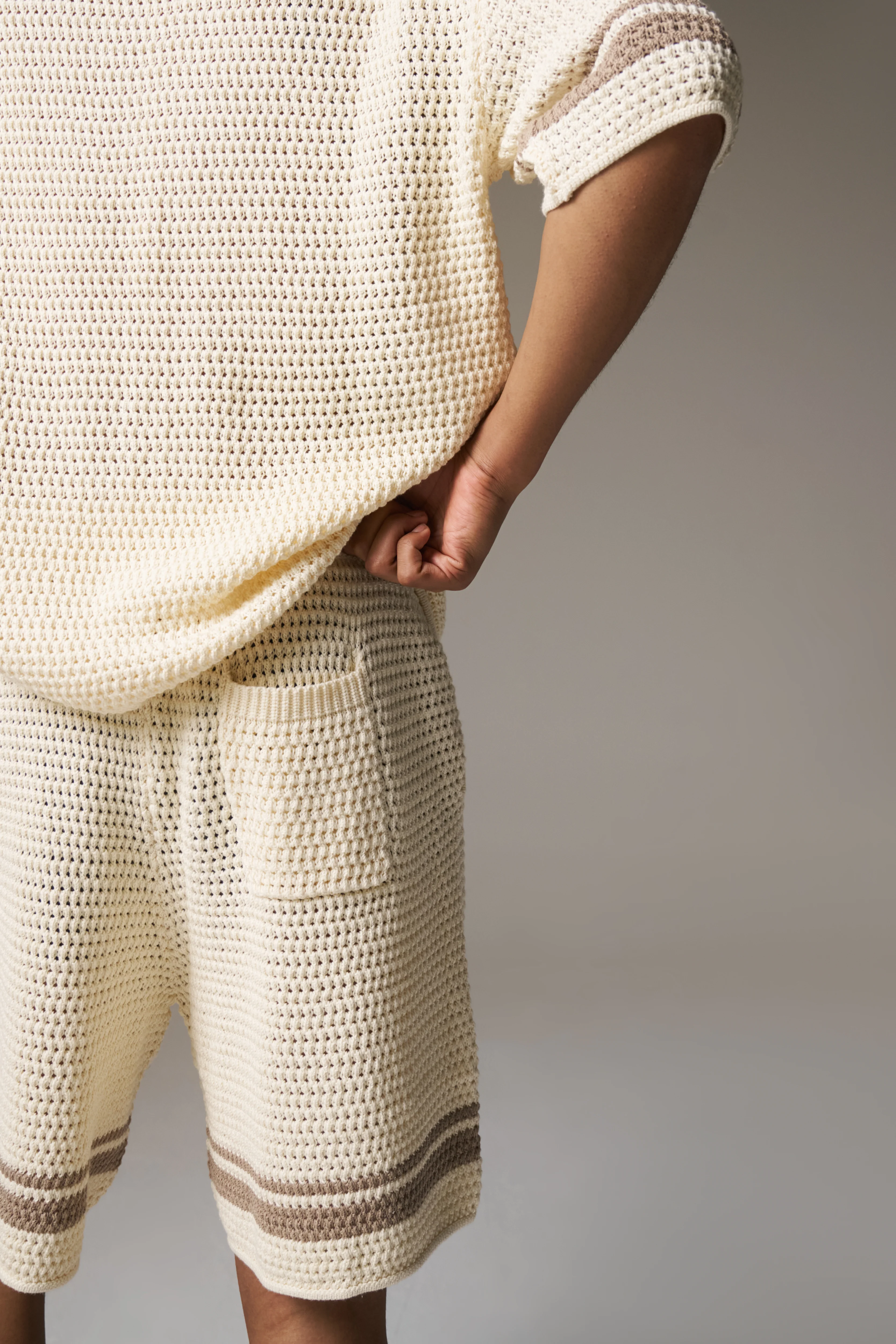 CROCHET KNITTED CONTRAST STRIPE SHORTS - OFF WHITE