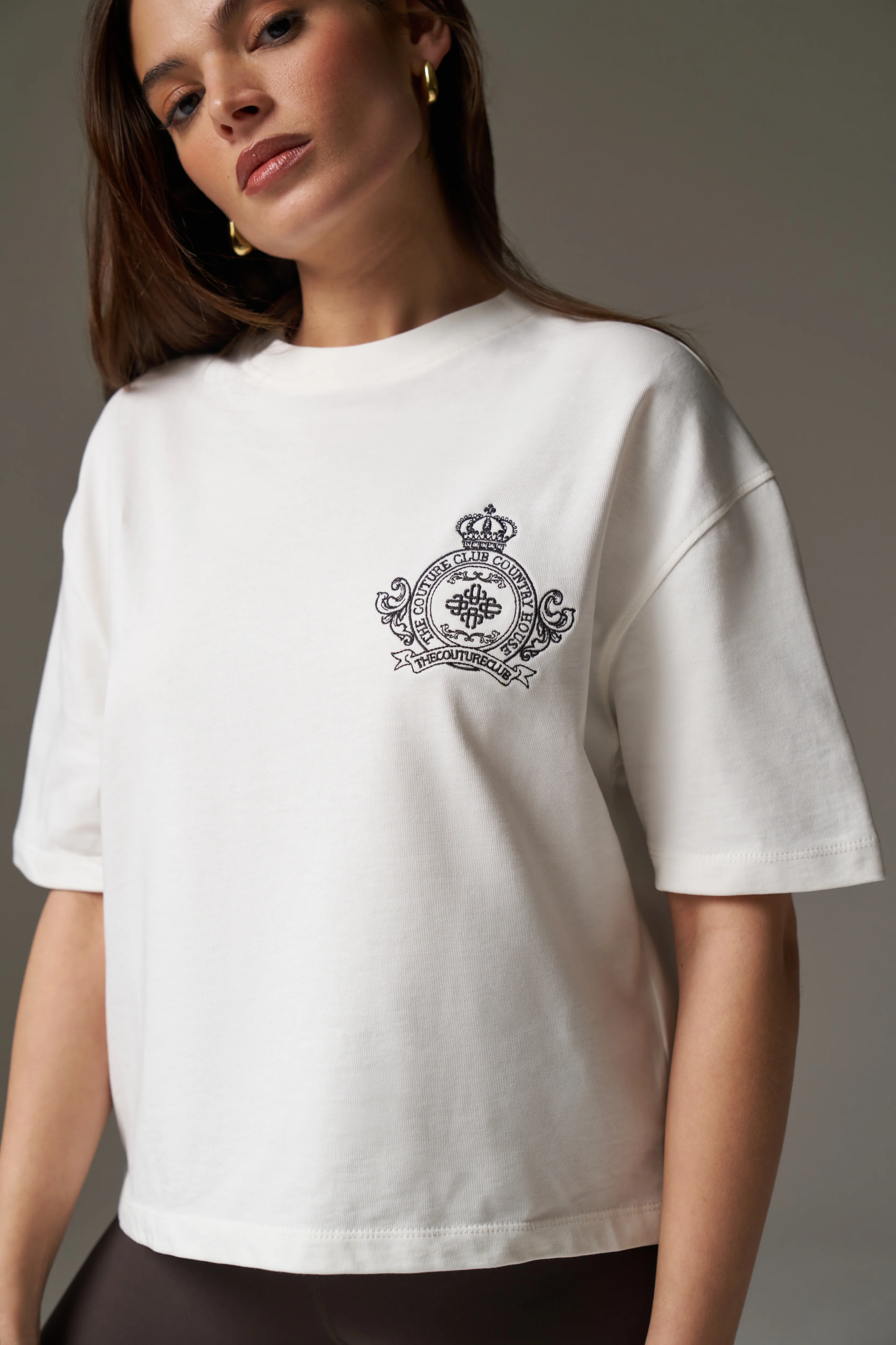 EMBROIDERED CREST T-SHIRT - OFF WHITE