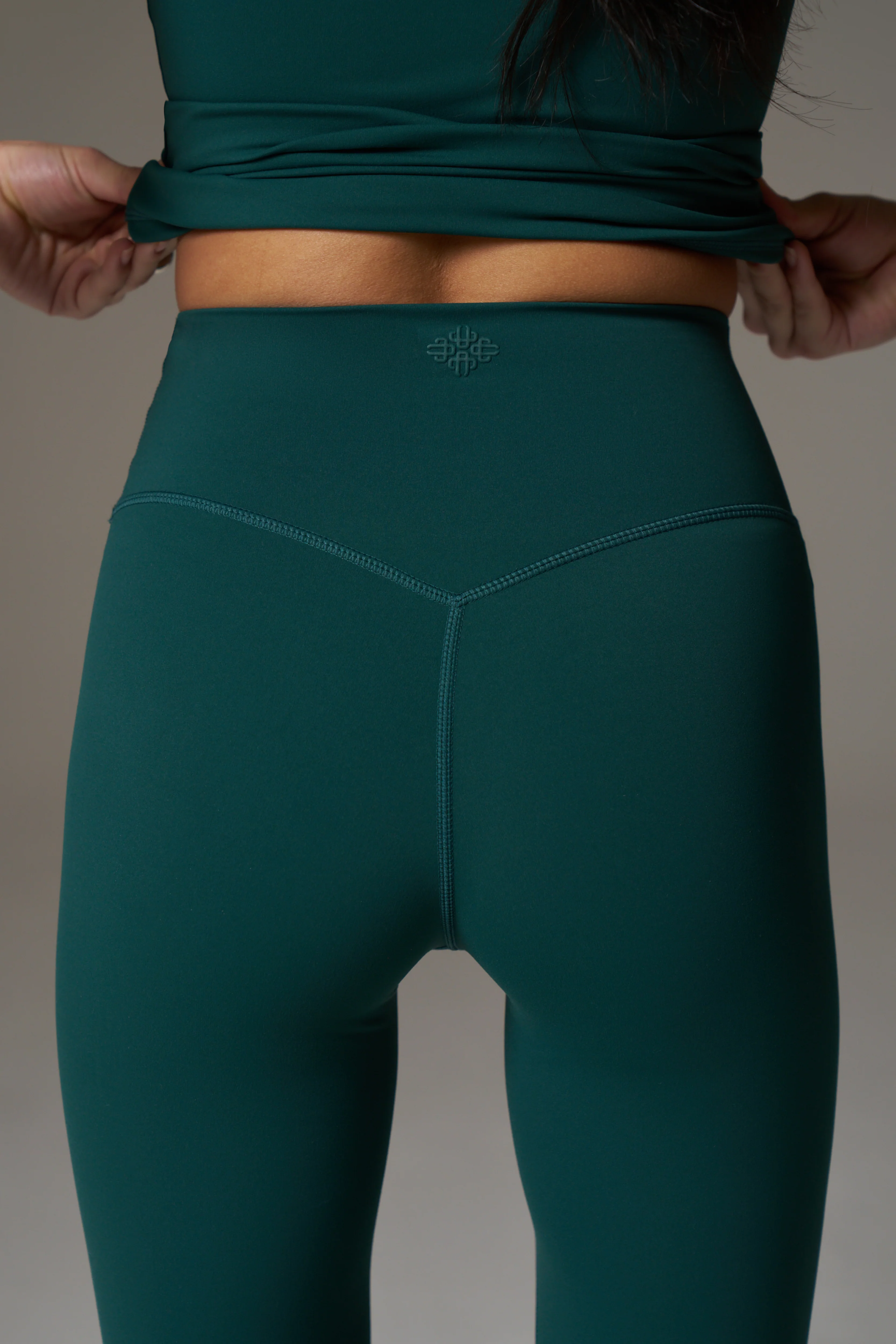 SCULPTING STRETCH EMBLEM LEGGINGS - FOREST GREEN