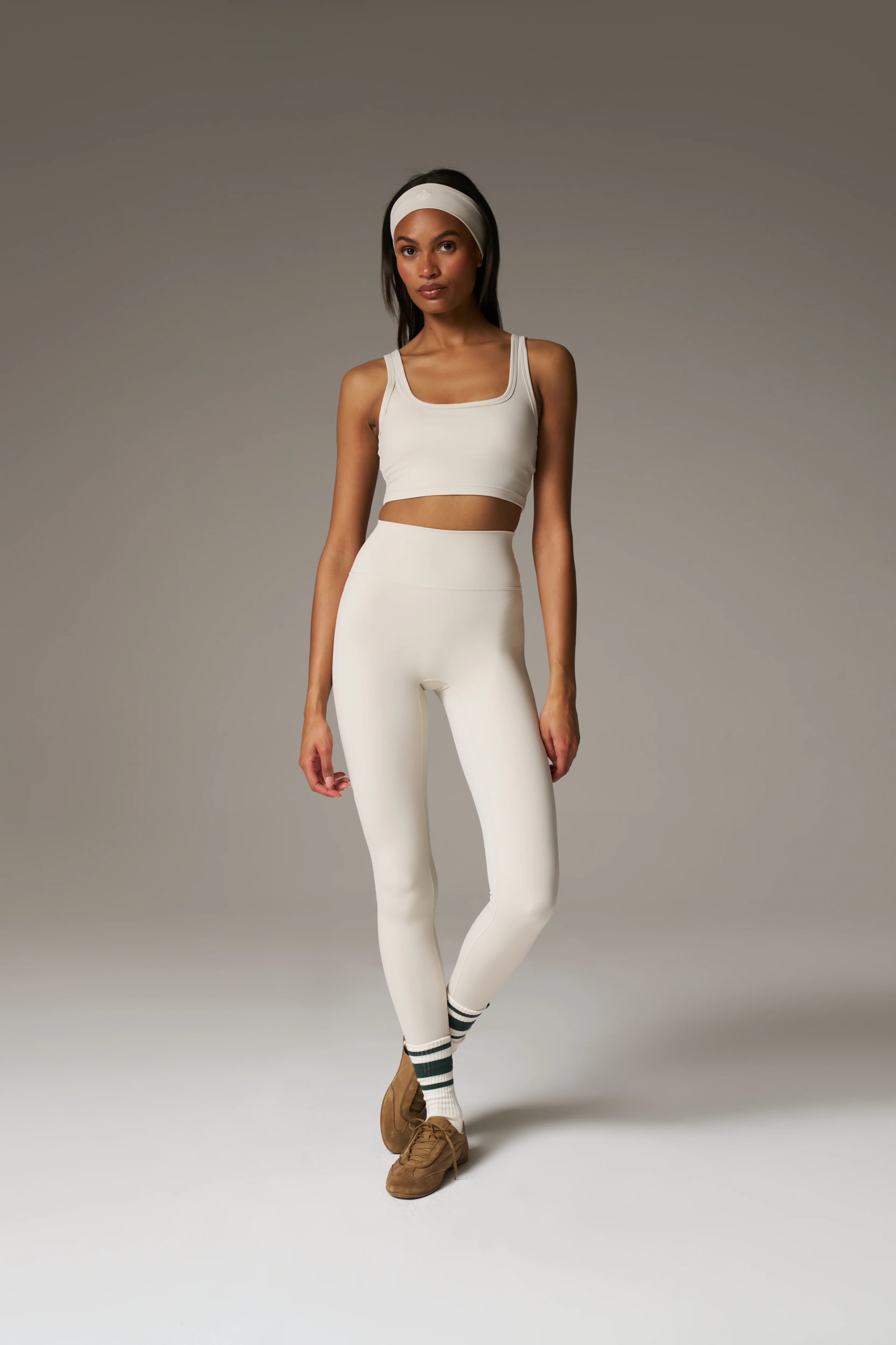 SCULPTING STRETCH EMBLEM SPORTS BRA - BONE