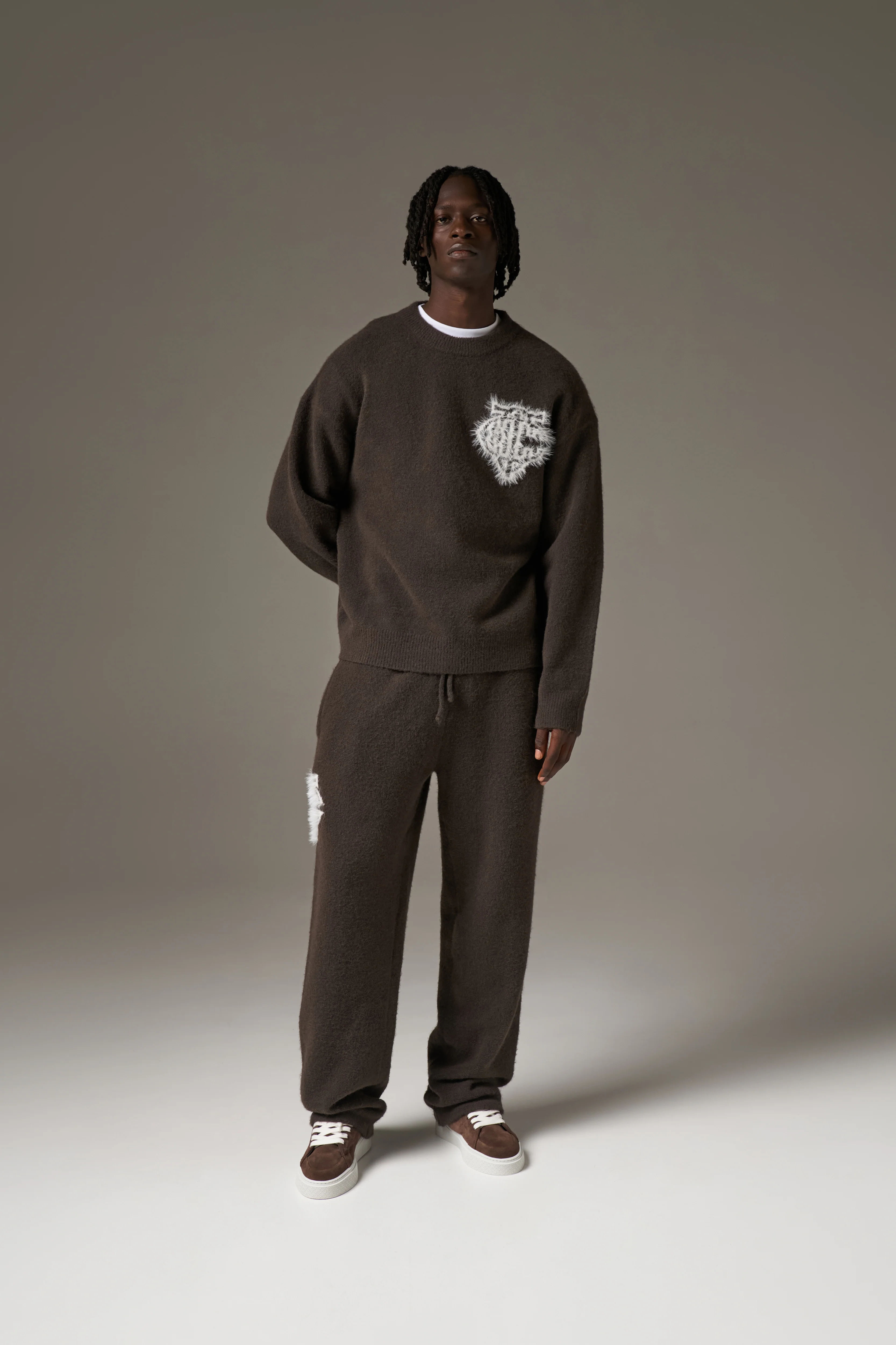 MONGRAM EMBLEM FLUFFY KNIT JOGGERS - BROWN