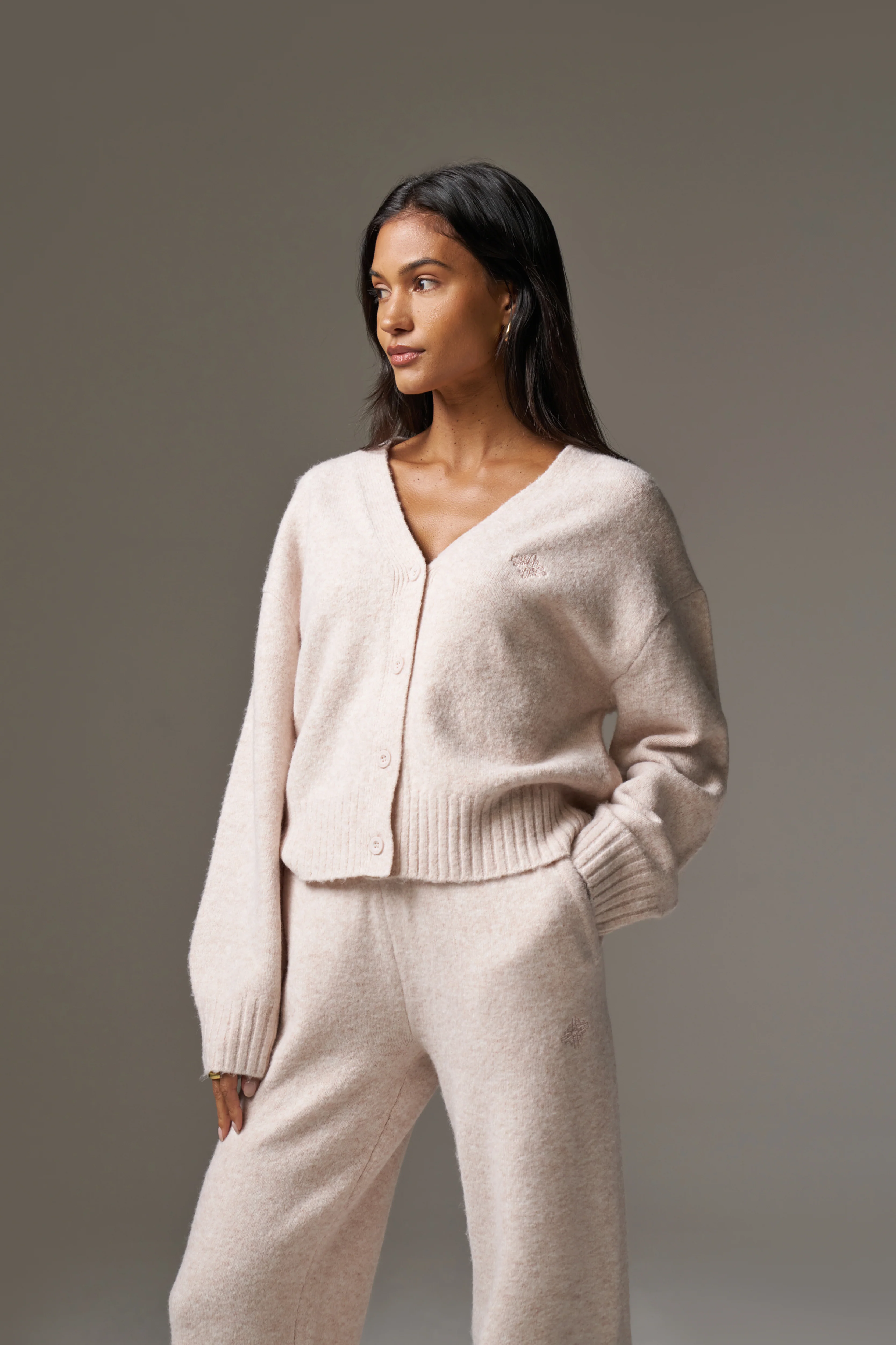 FLUFFY KNITTED EMBLEM EMBROIDERED CARDIGAN - PINK