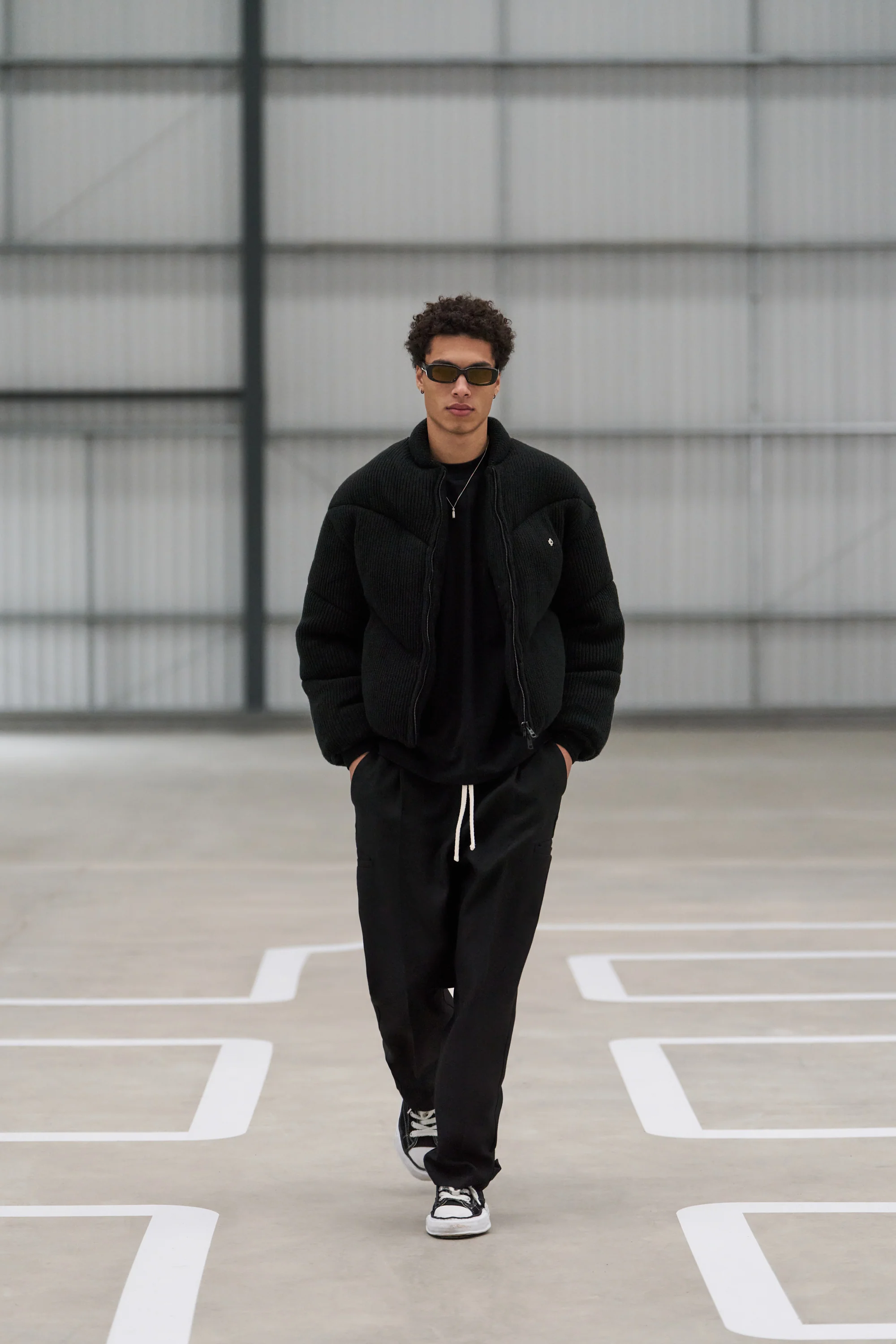 PLEATED WIDE LEG WOOL BLEND TROUSER - BLACK