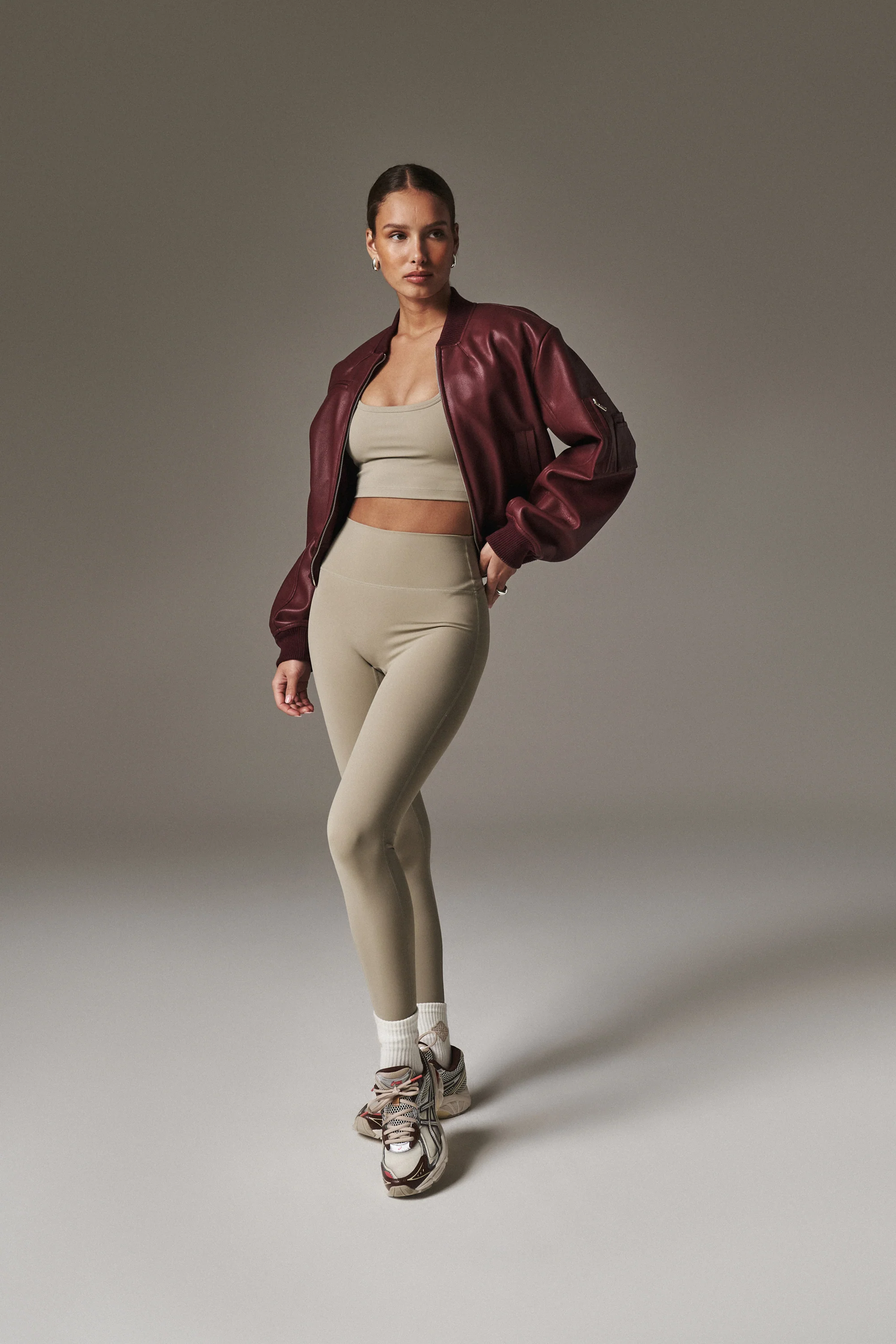 EMBLEM STRETCH SCULPTING LEGGINGS - BEIGE