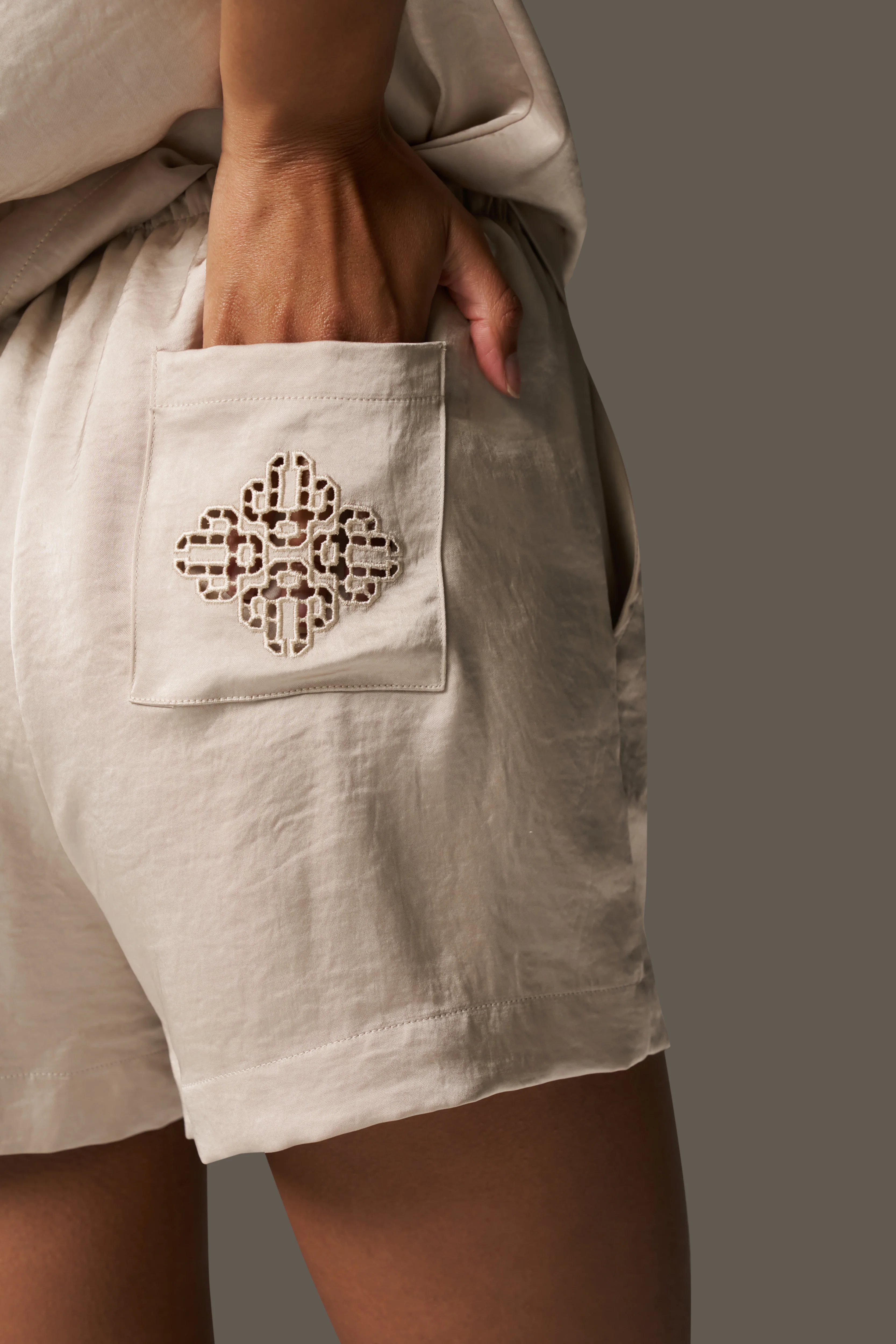 SATIN EMBLEM SHORTS - BEIGE