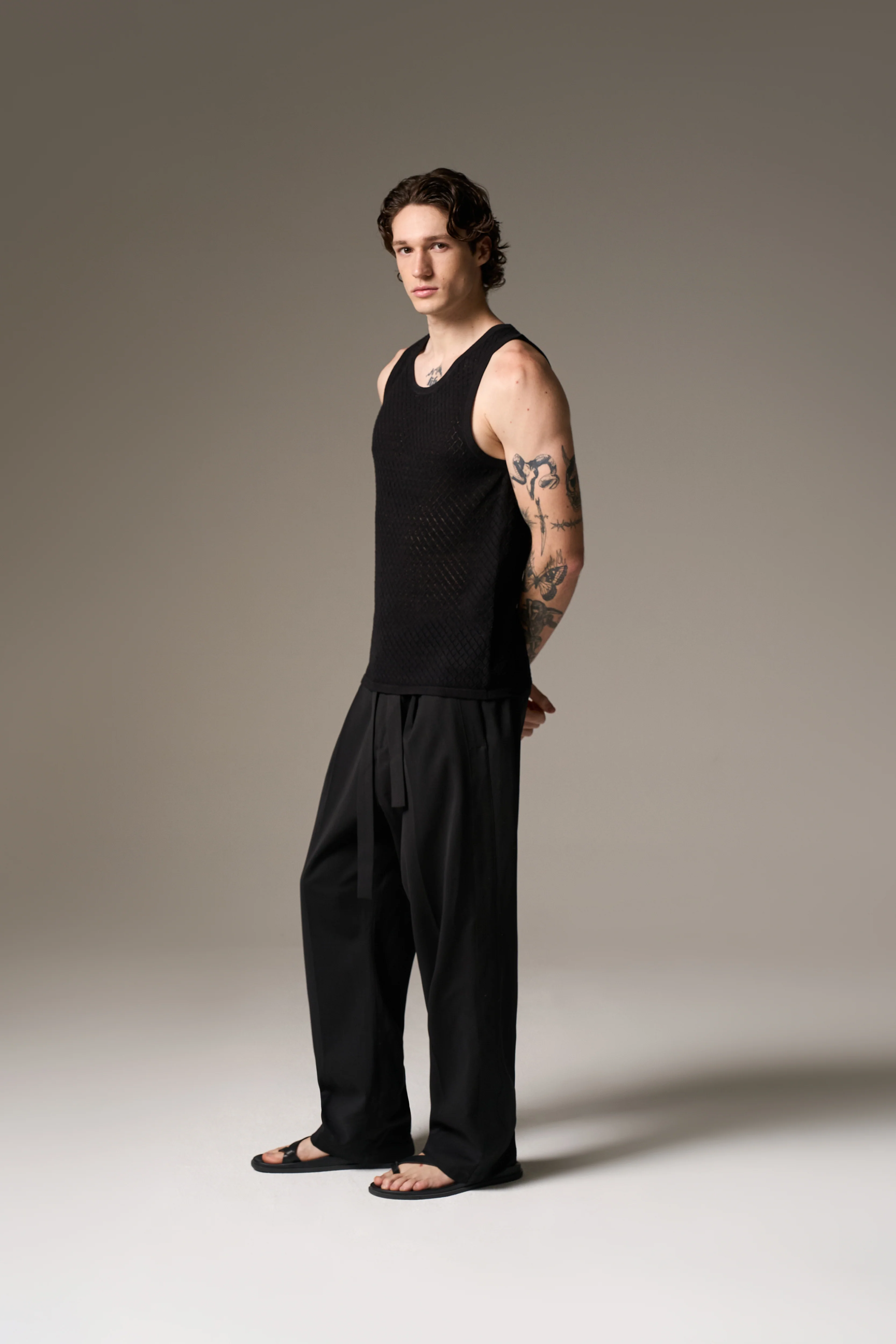 KNITTED VEST - BLACK