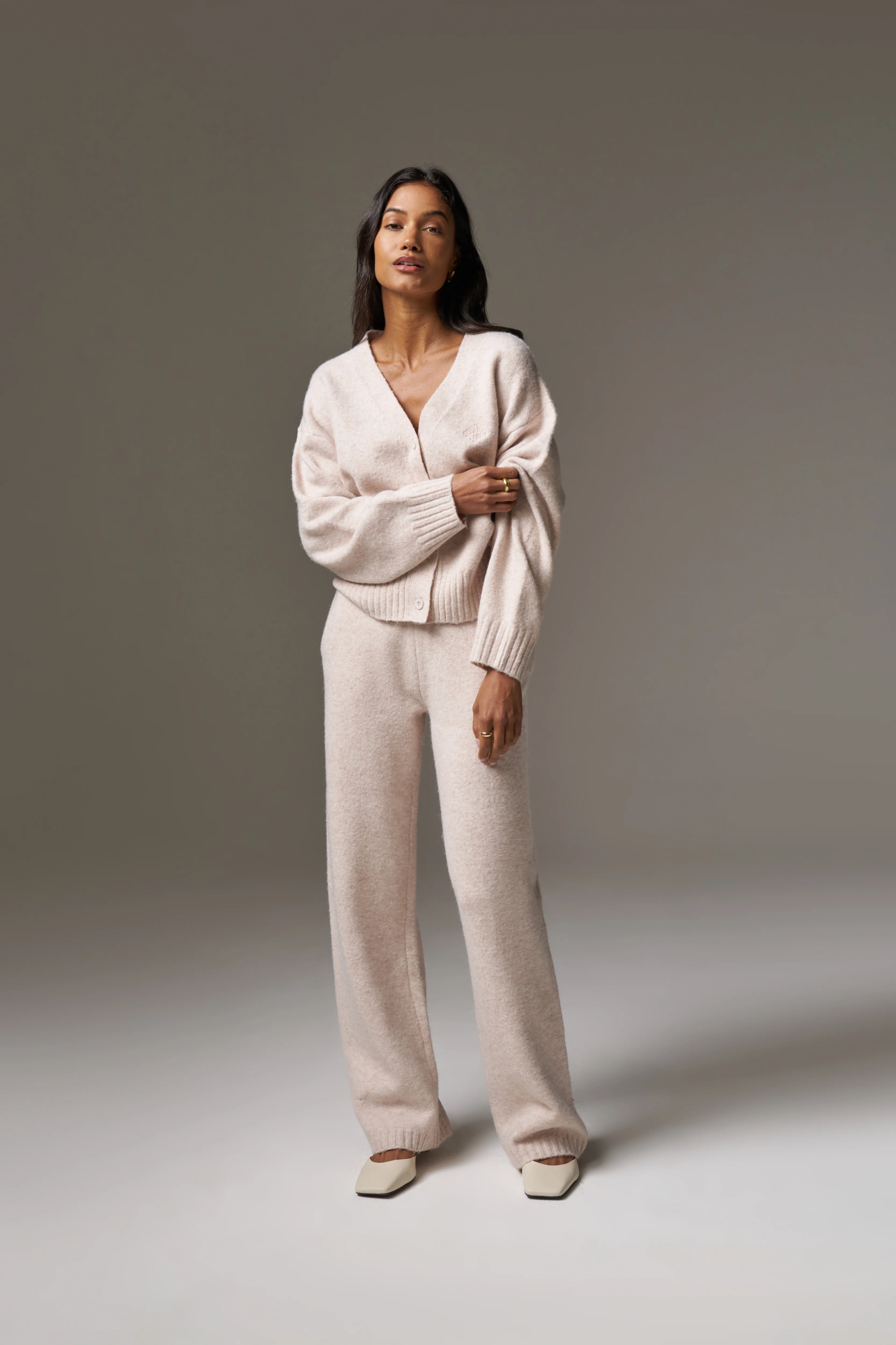 FLUFFY KNITTED EMBLEM EMBROIDERED CARDIGAN - PINK