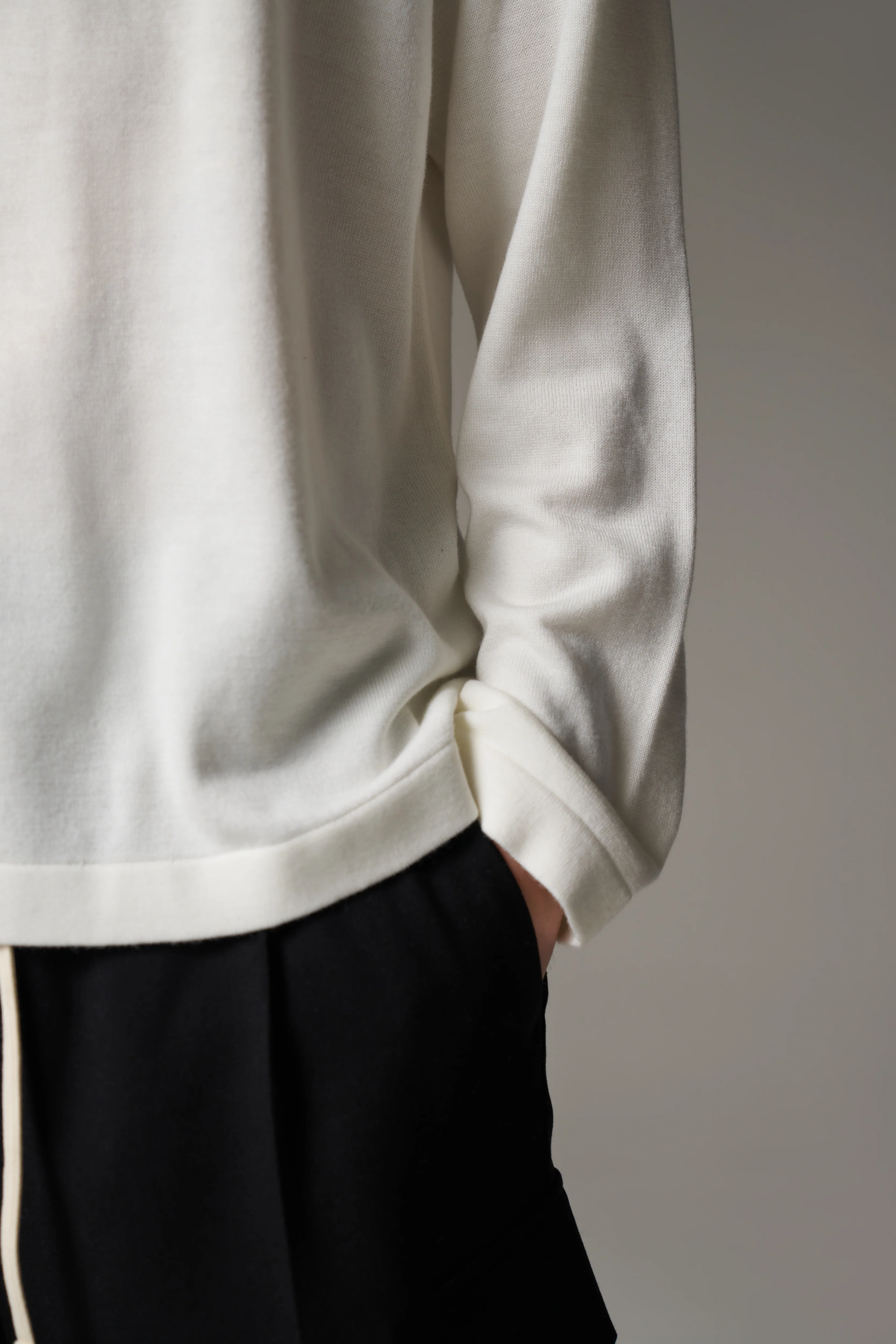 FINE GAUGE KNIT LONG SLEEVE T-SHIRT - OFF WHITE