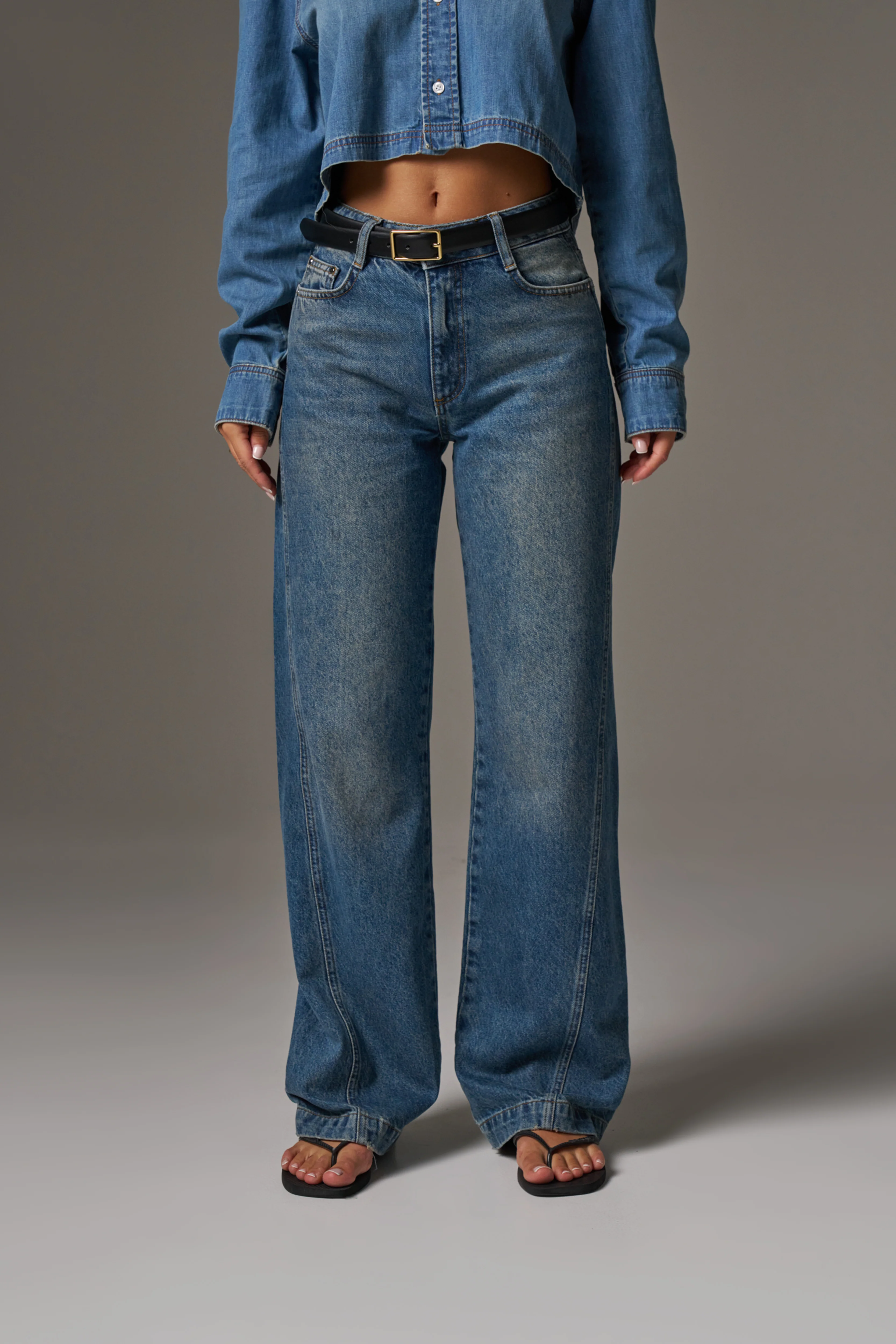 RELAXED STRAIGHT LEG JEANS - MID BLUE WASH