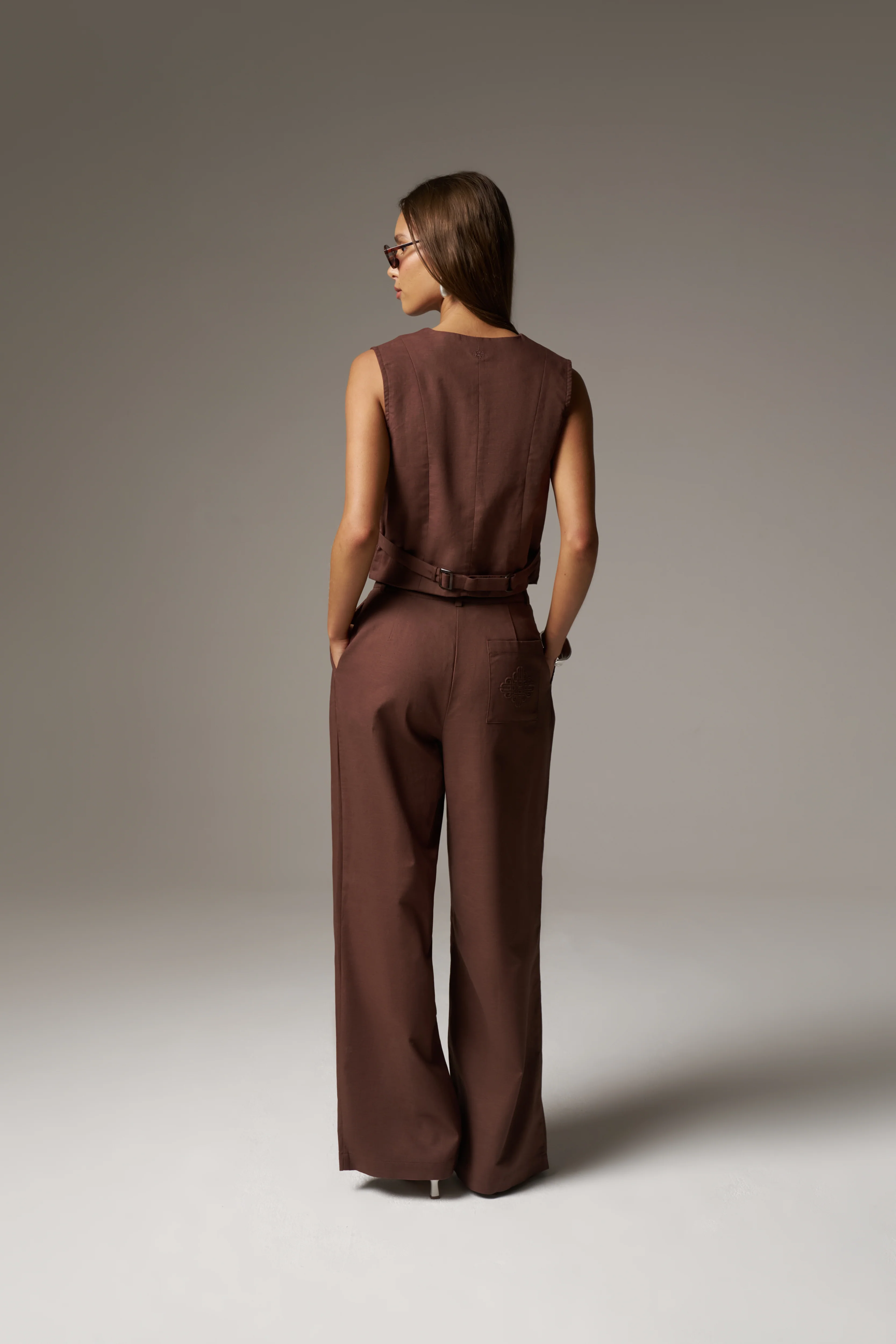 LINEN BLEND WIDE LEG PLEATED TROUSERS - CHOCOLATE
