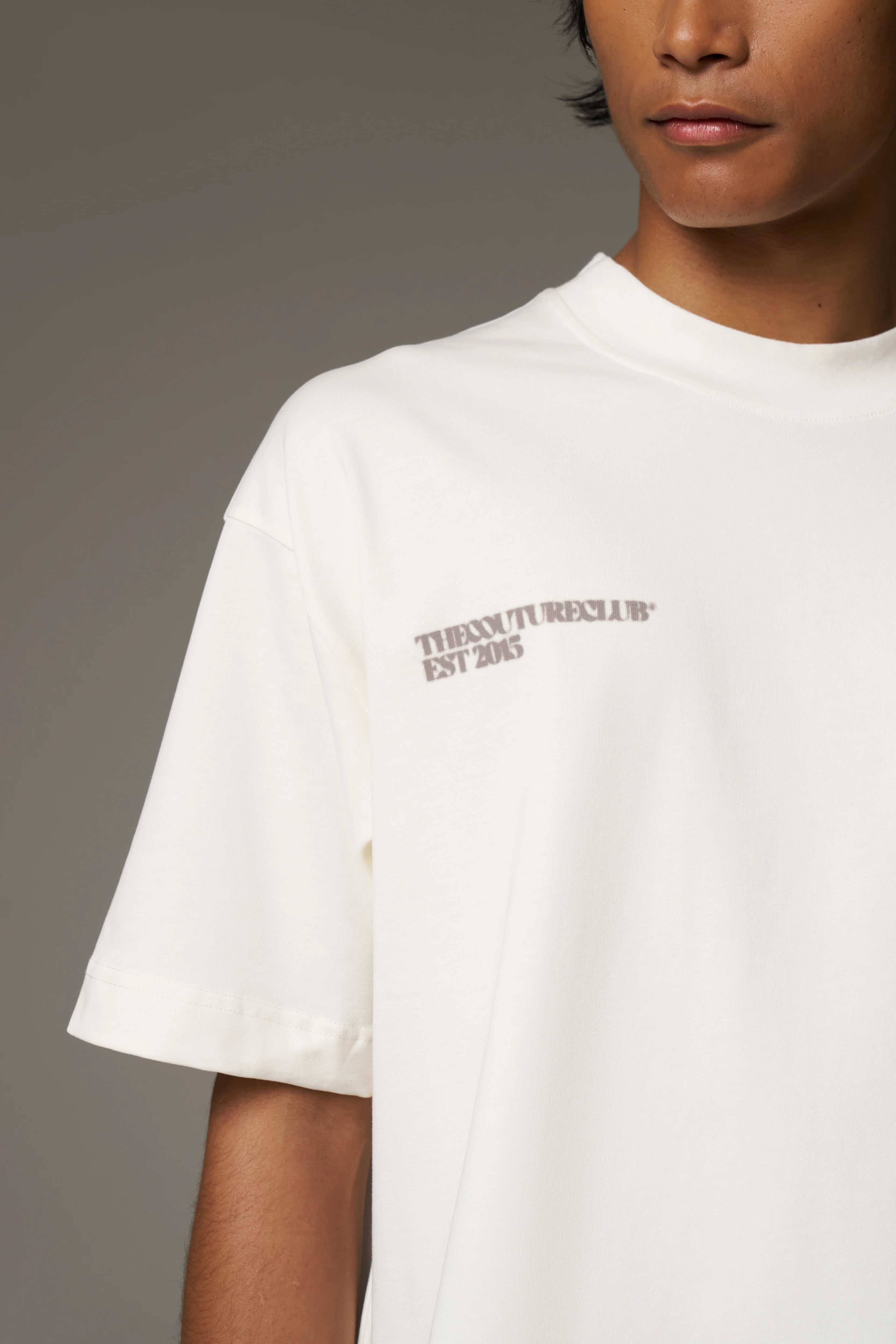 BLURRED GRAPHIC EMBLEM T-SHIRT - OFF WHITE
