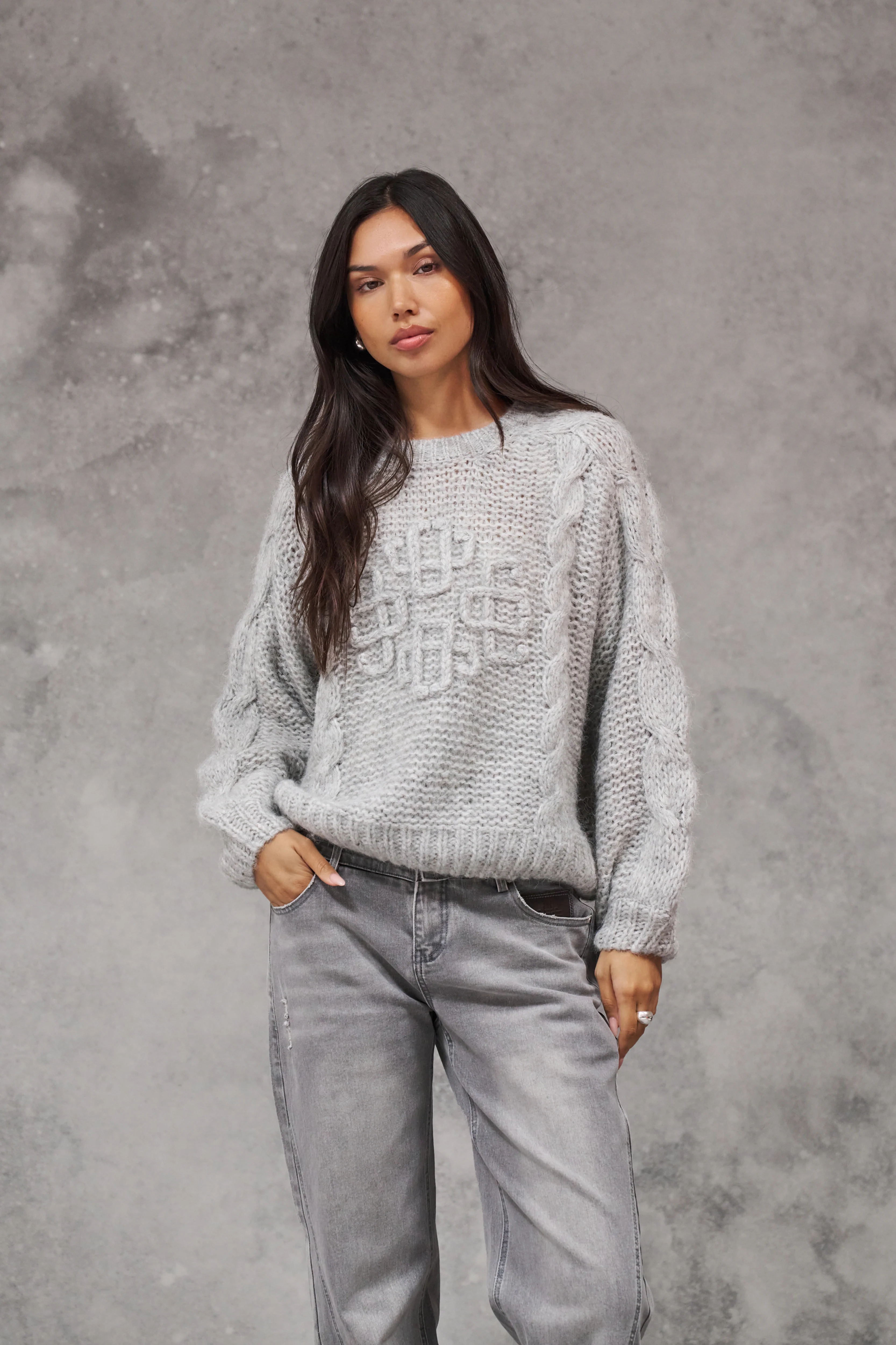 EMBLEM PLAITED OVERSIZED KNIT JUMPER - GREY MARL