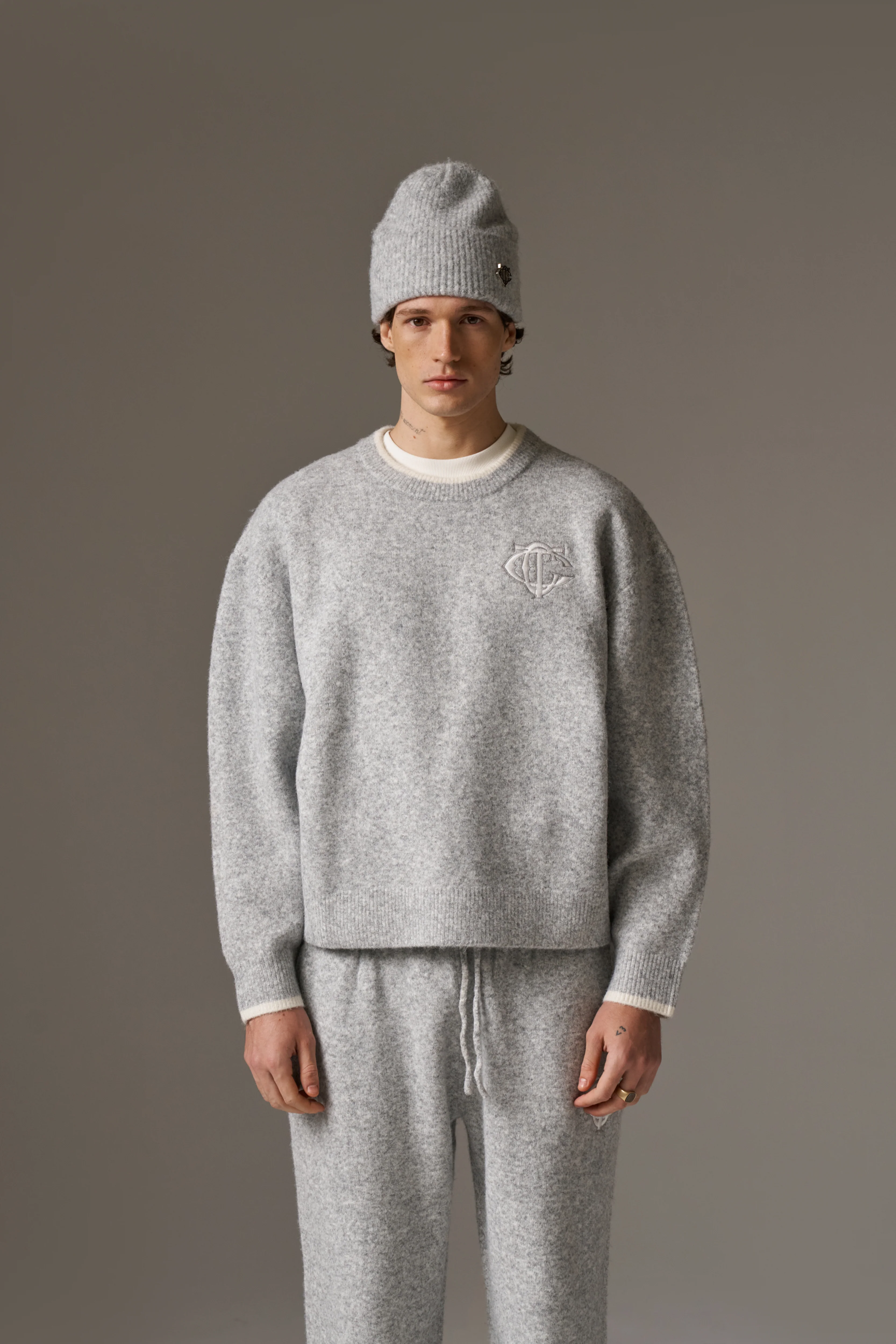 MONOGRAM EMBLEM KNITTED CREW - GREY