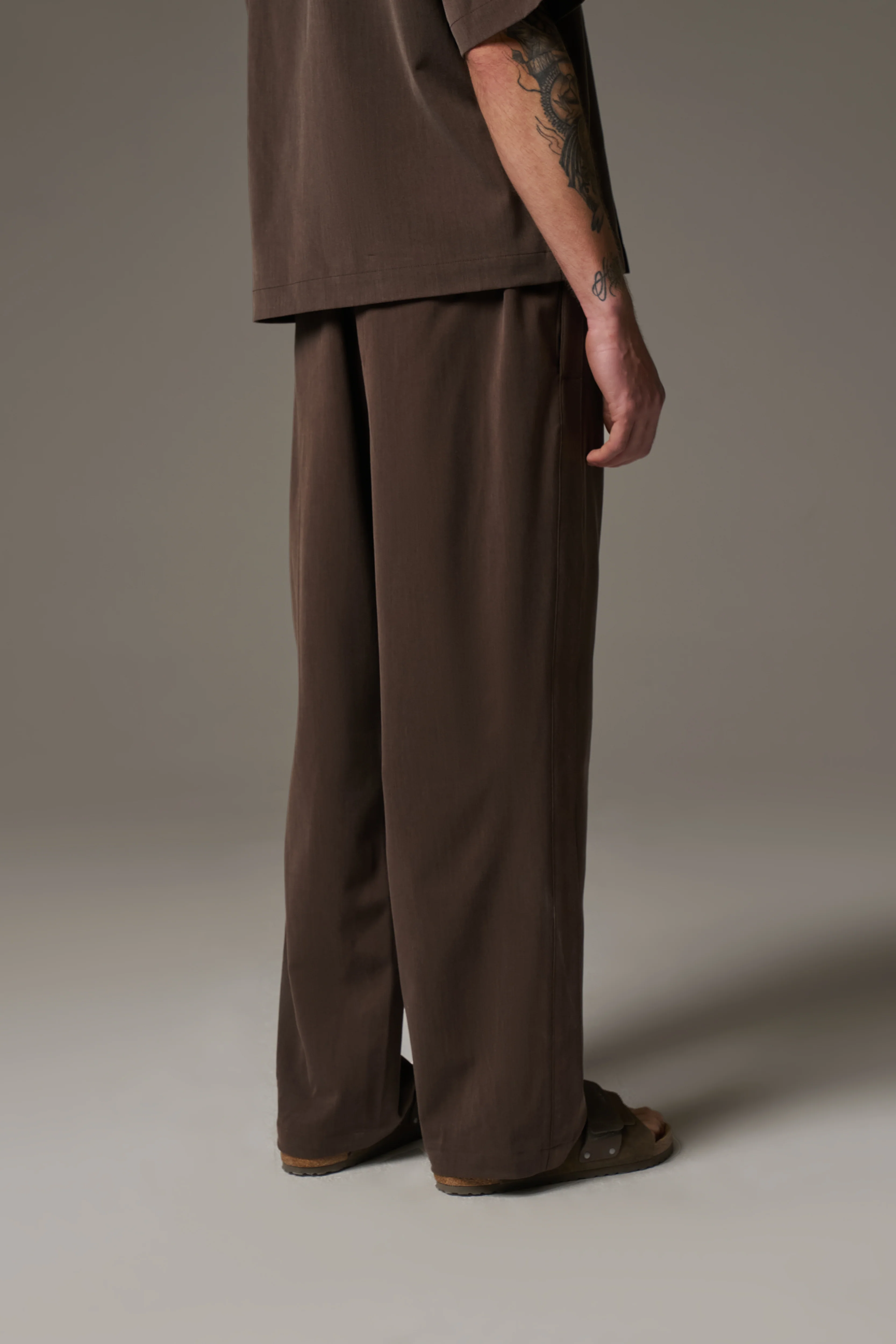 SMART TIE BELTED TROUSERS - BROWN