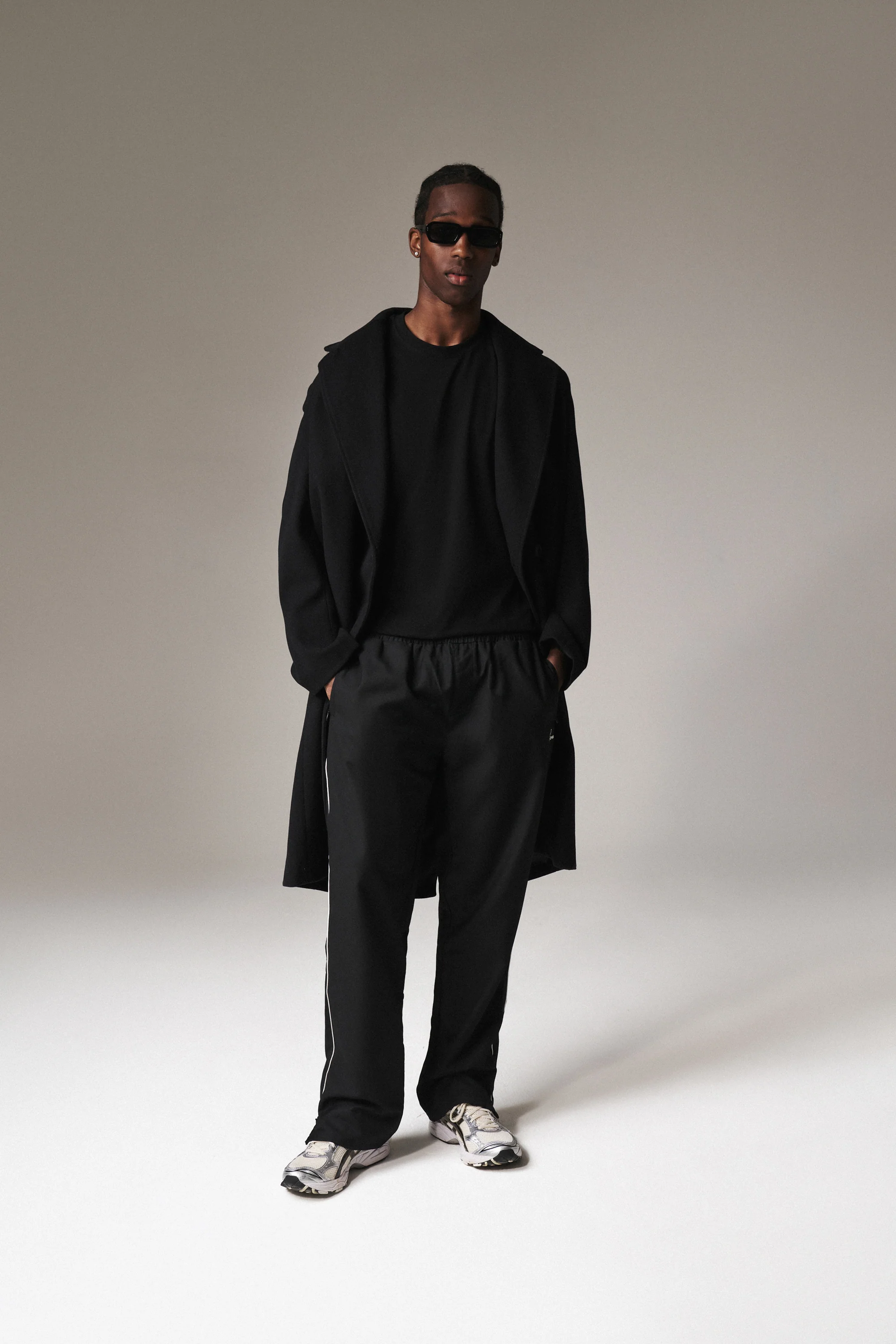 UNBRANDED SLIM T-SHIRT - BLACK