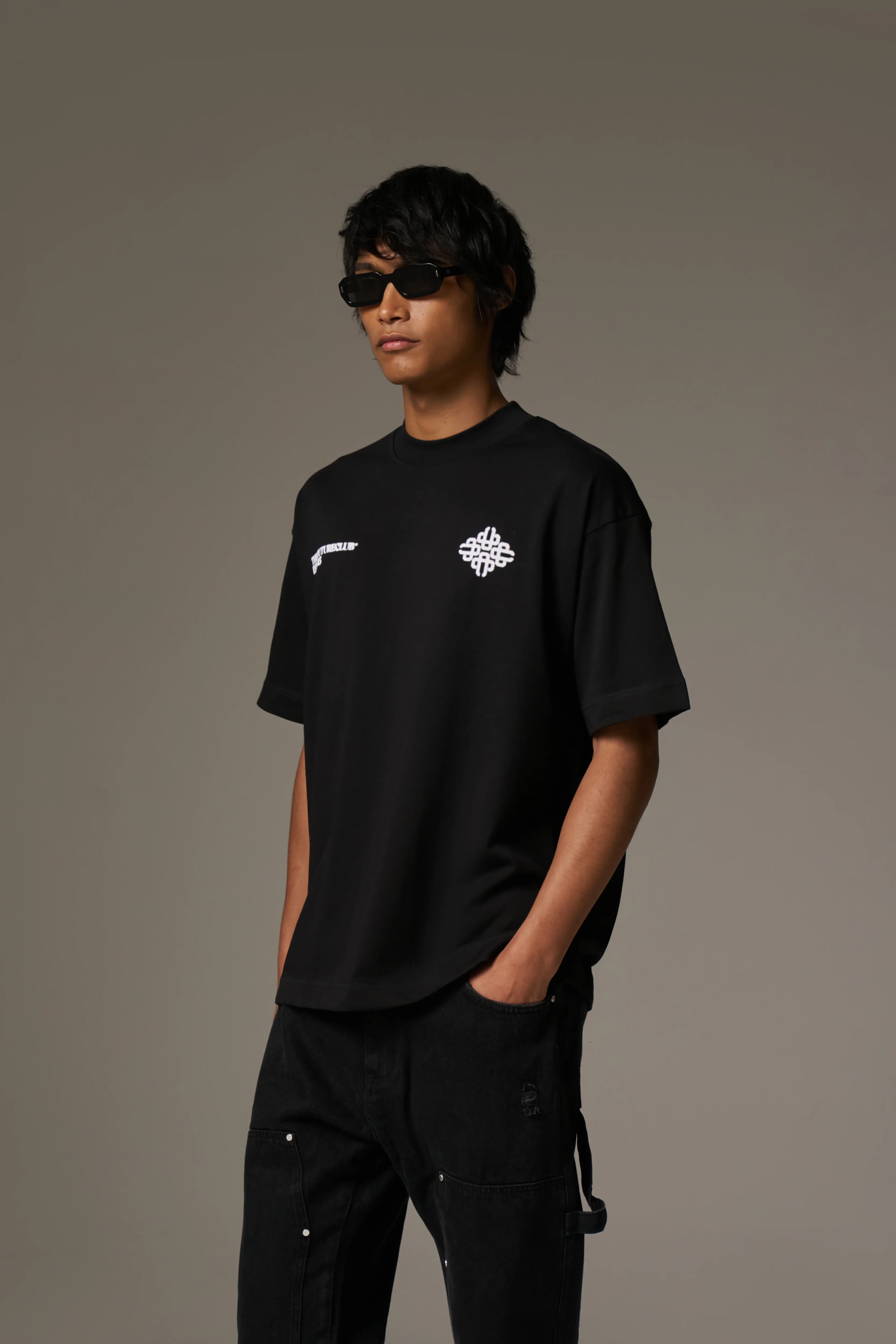 BLURRED GRAPHIC EMBLEM T-SHIRT - BLACK