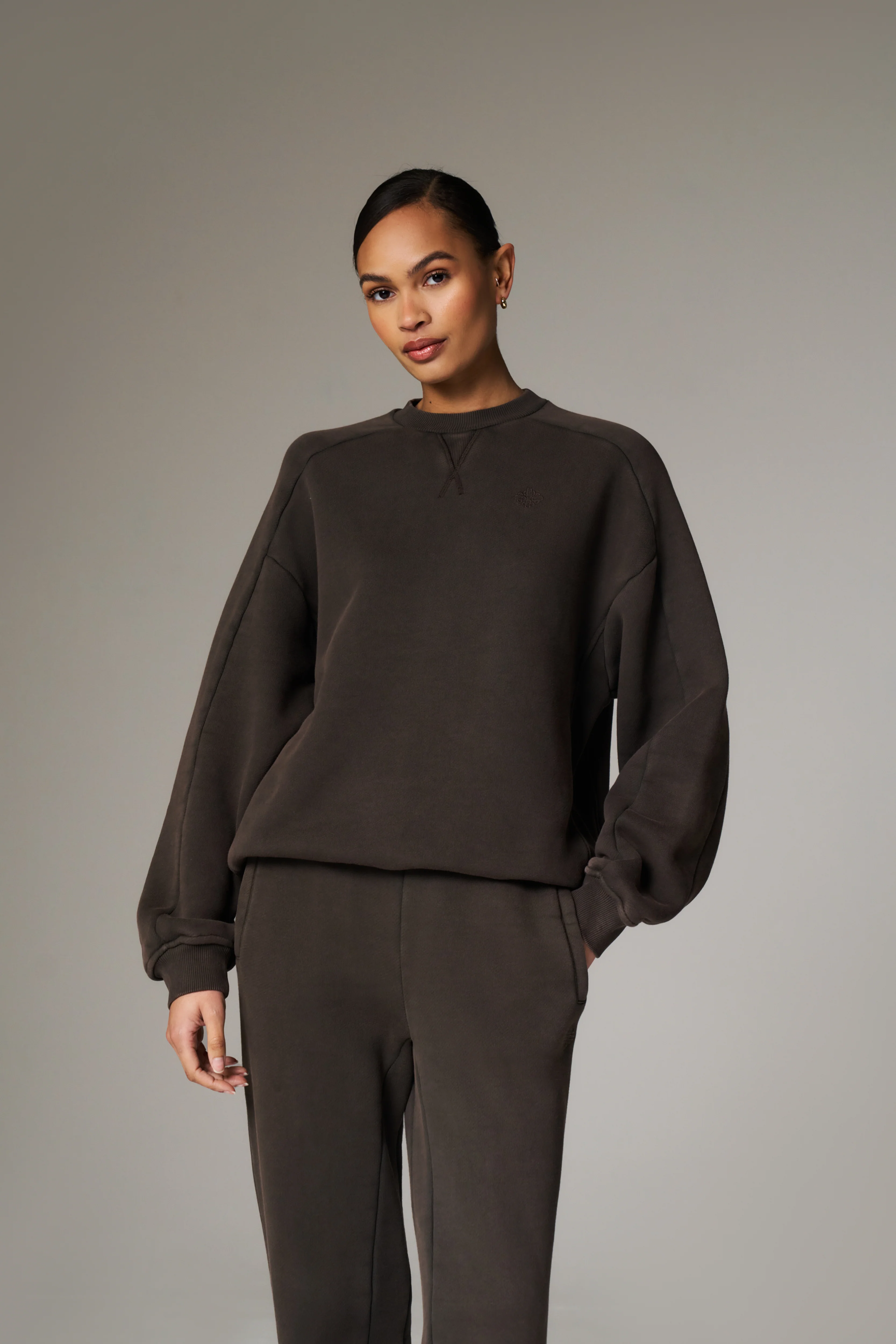 LAUNDERED CLASSICS SEAM DETAIL SWEATSHIRT - WASHED BROWN