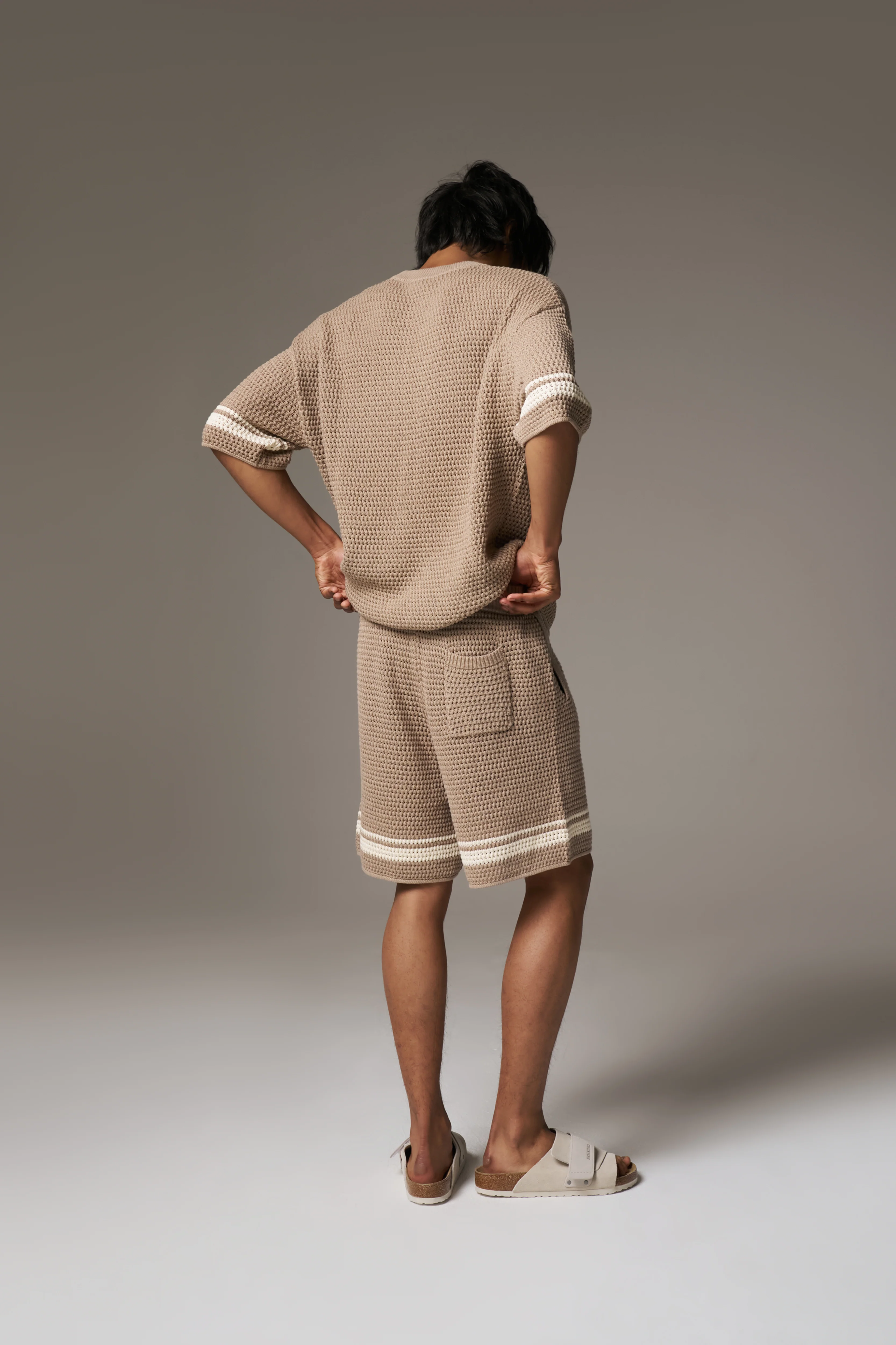 CROCHET KNITTED CONTRAST STRIPE T-SHIRT - BROWN