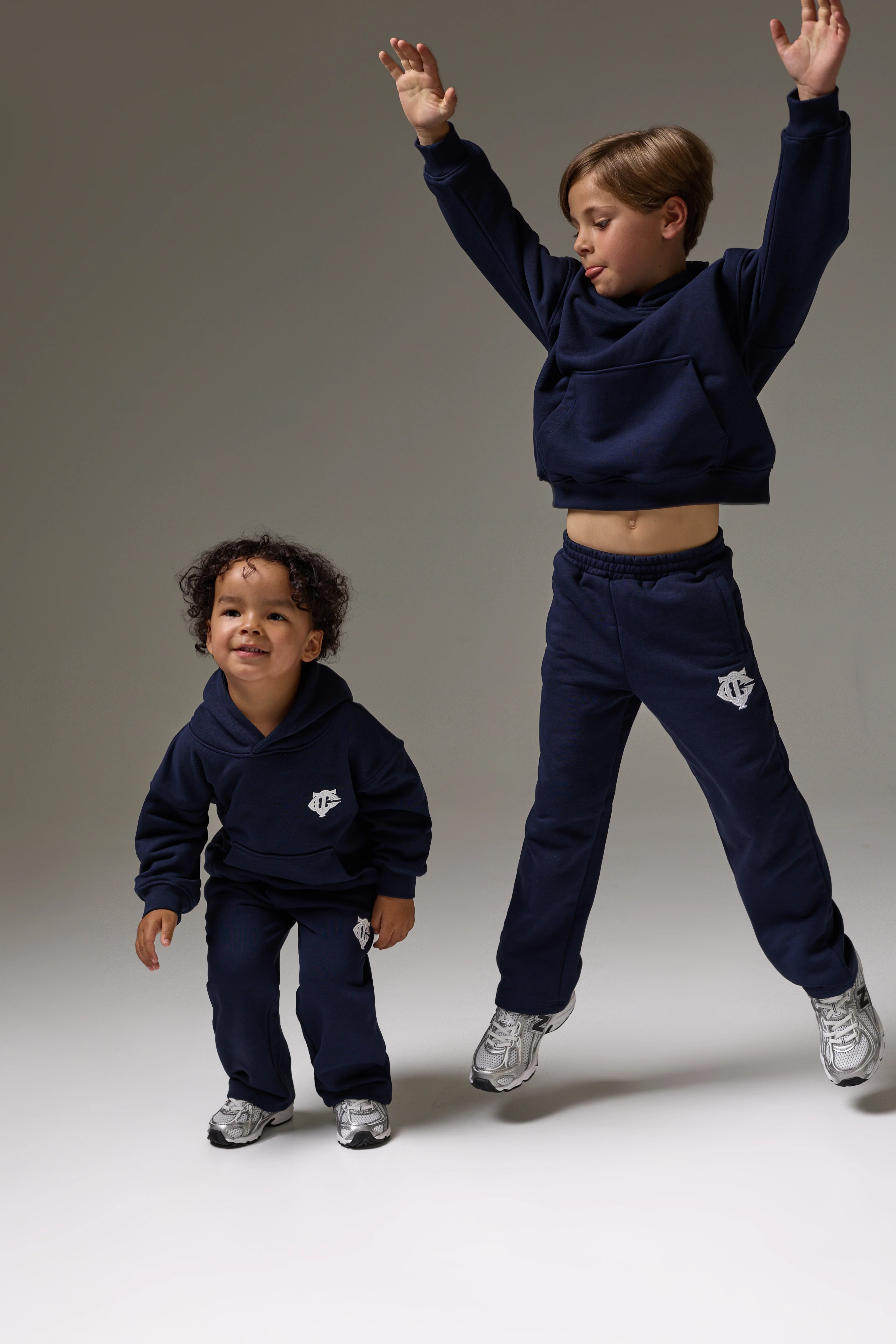 KIDS MONOGRAM EMBLEM APPLIQUE JOGGERS - NAVY