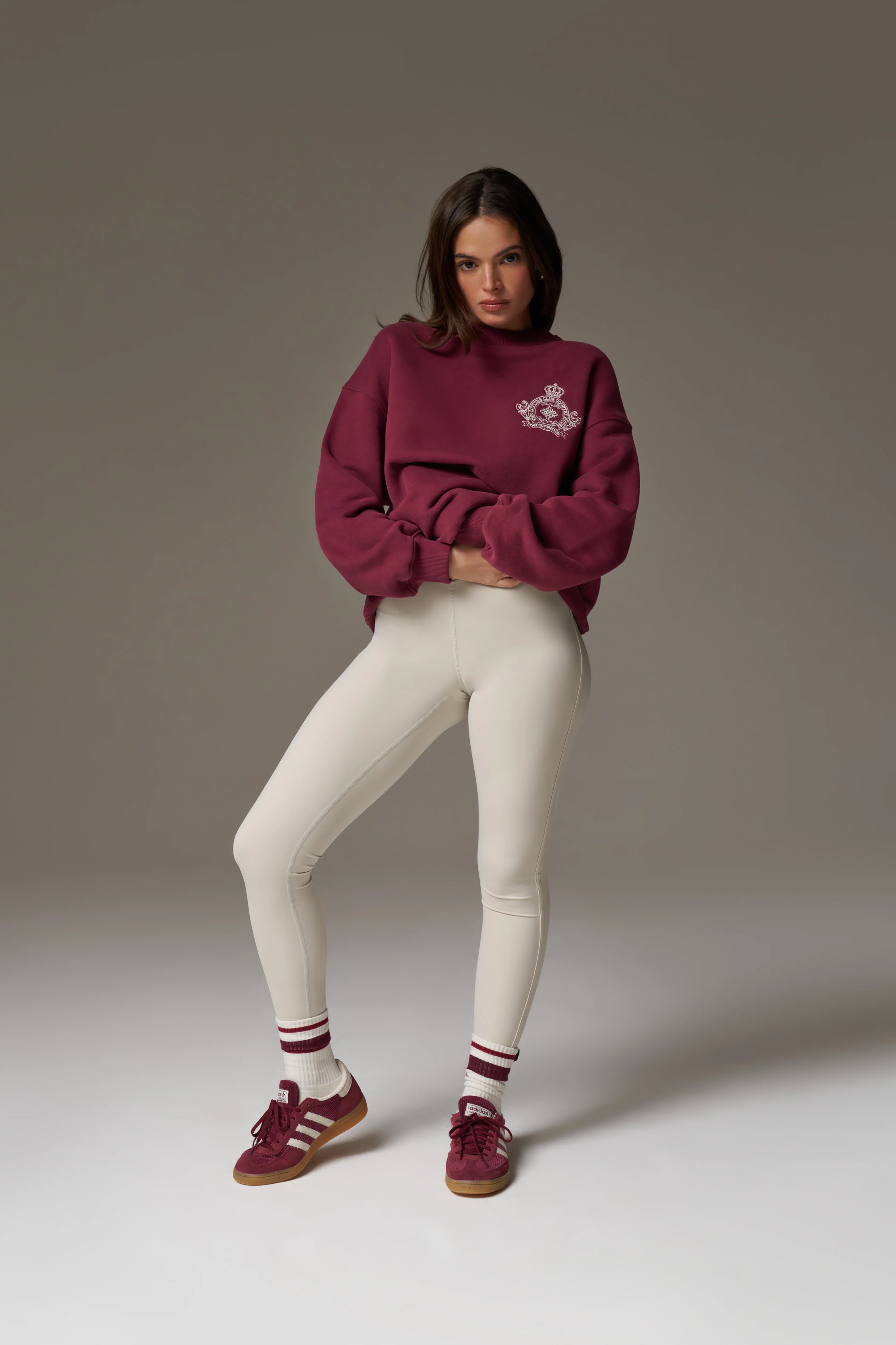 EMBROIDERED CREST OVERSIZED SWEATSHIRT - BURGUNDY