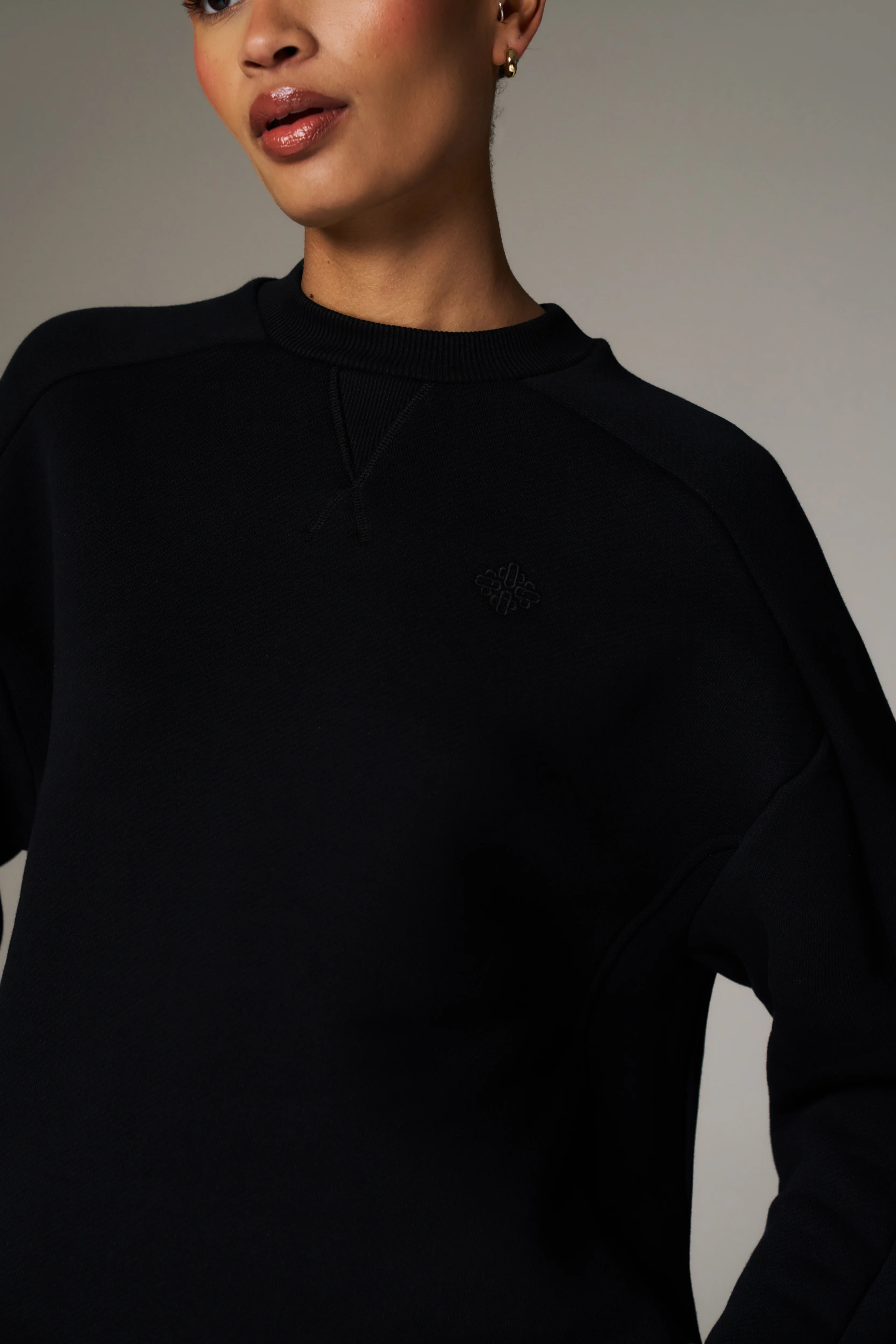 LAUNDERED CLASSICS SEAM DETAIL SWEATSHIRT - WASHED BLACK